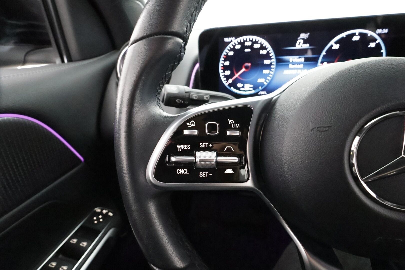MERCEDES-BENZ EQB 2023 300 4MATIC Business 7-P * Distronic+ / Akkukäyttöinen lisälämmitin / Widescreen / 360-Kamera / High performance LED * - Kahdet Renkaat / Koti & Kauppalaturi