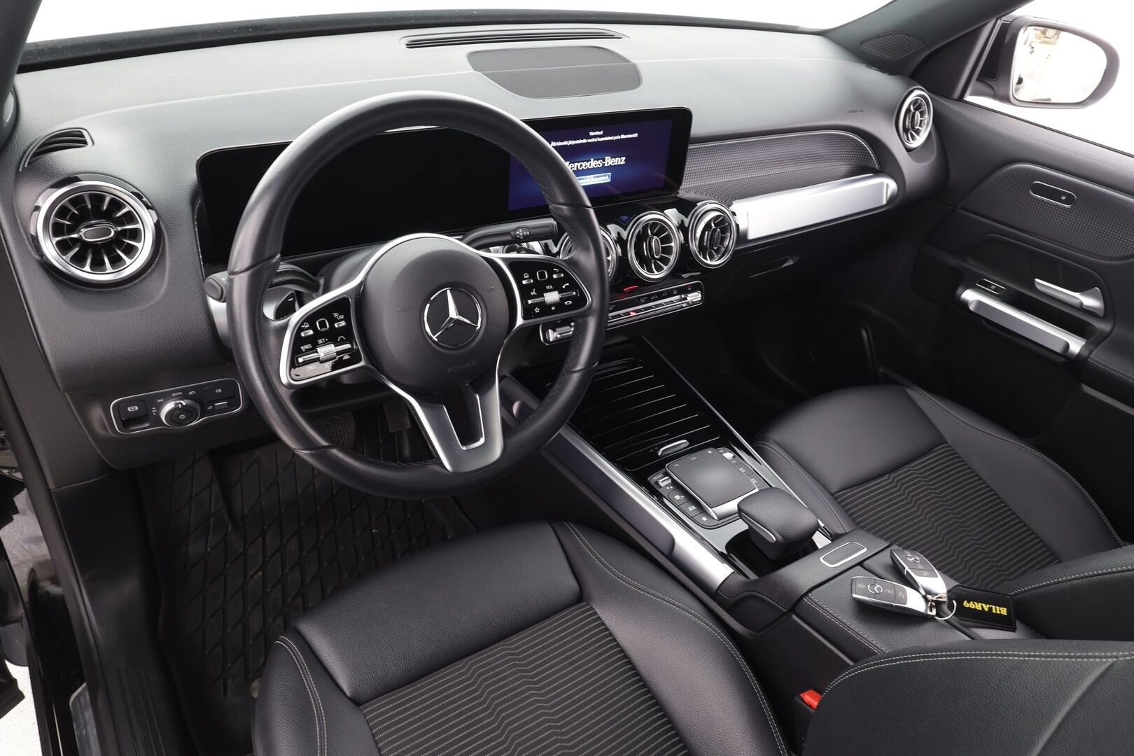 MERCEDES-BENZ EQB 2023 300 4MATIC Business 7-P * Distronic+ / Akkukäyttöinen lisälämmitin / Widescreen / 360-Kamera / High performance LED * - Kahdet Renkaat / Koti & Kauppalaturi
