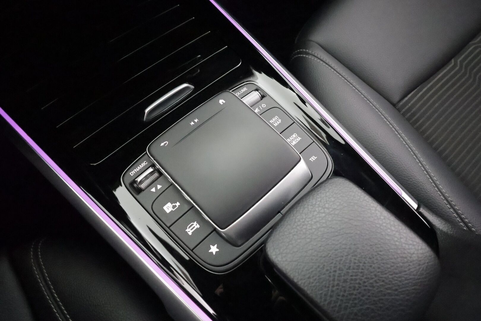 MERCEDES-BENZ EQB 2023 300 4MATIC Business 7-P * Distronic+ / Akkukäyttöinen lisälämmitin / Widescreen / 360-Kamera / High performance LED * - Kahdet Renkaat / Koti & Kauppalaturi