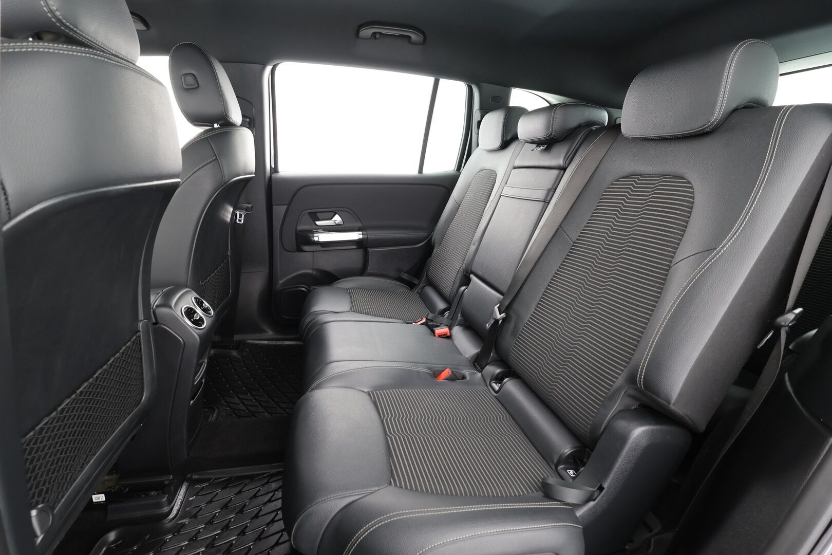 MERCEDES-BENZ EQB 2023 300 4MATIC Business 7-P * Distronic+ / Akkukäyttöinen lisälämmitin / Widescreen / 360-Kamera / High performance LED * - Kahdet Renkaat / Koti & Kauppalaturi