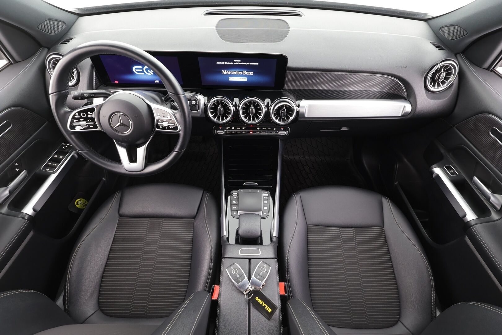 MERCEDES-BENZ EQB 2023 300 4MATIC Business 7-P * Distronic+ / Akkukäyttöinen lisälämmitin / Widescreen / 360-Kamera / High performance LED * - Kahdet Renkaat / Koti & Kauppalaturi