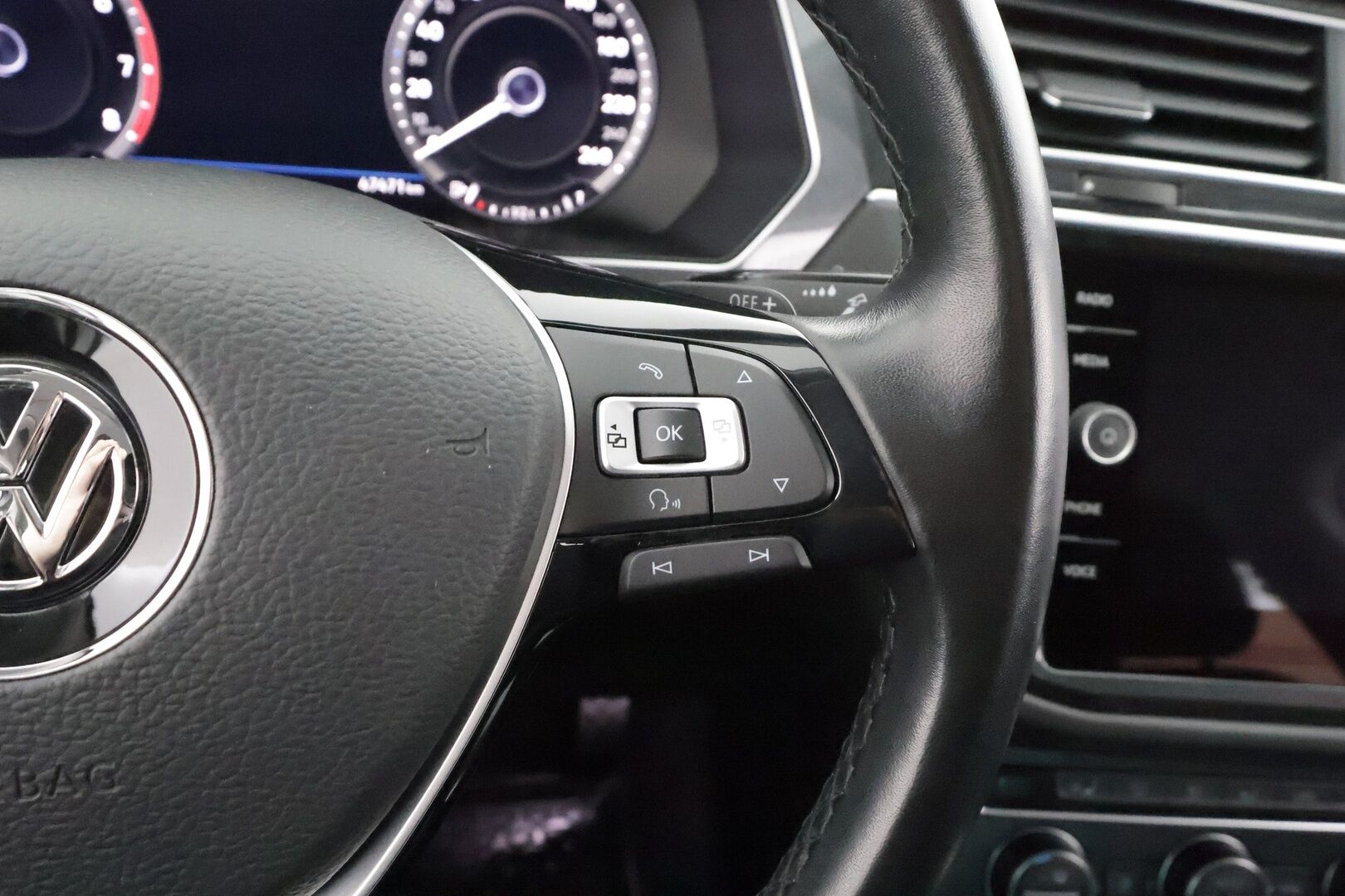 VOLKSWAGEN TIGUAN 2018 1.4TSI 4Motion DSG Highline - * ACC | Koukku | Webasto | 360° | LED | Keyless | Sähköluukku *