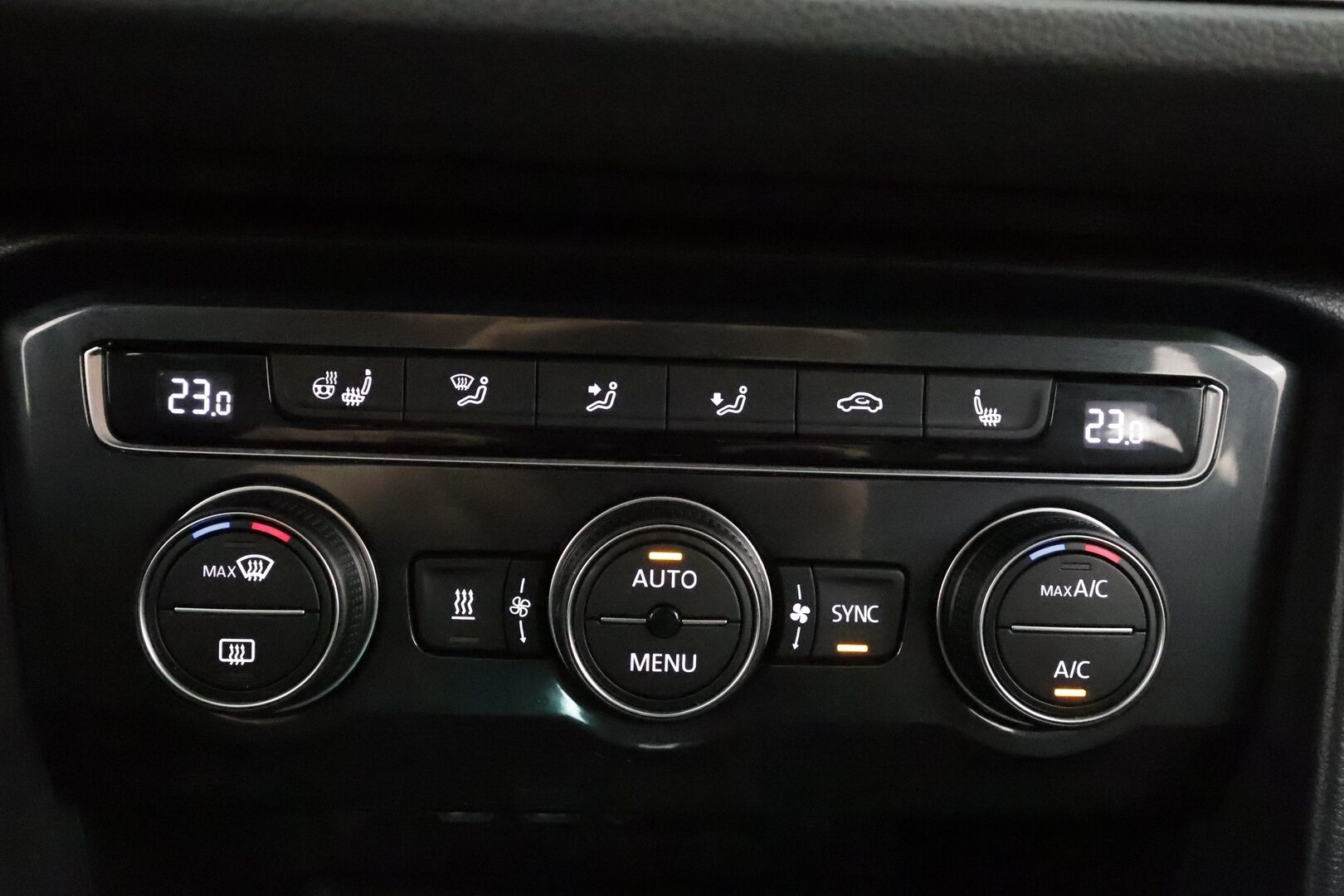 VOLKSWAGEN TIGUAN 2018 1.4TSI 4Motion DSG Highline - * ACC | Koukku | Webasto | 360° | LED | Keyless | Sähköluukku *