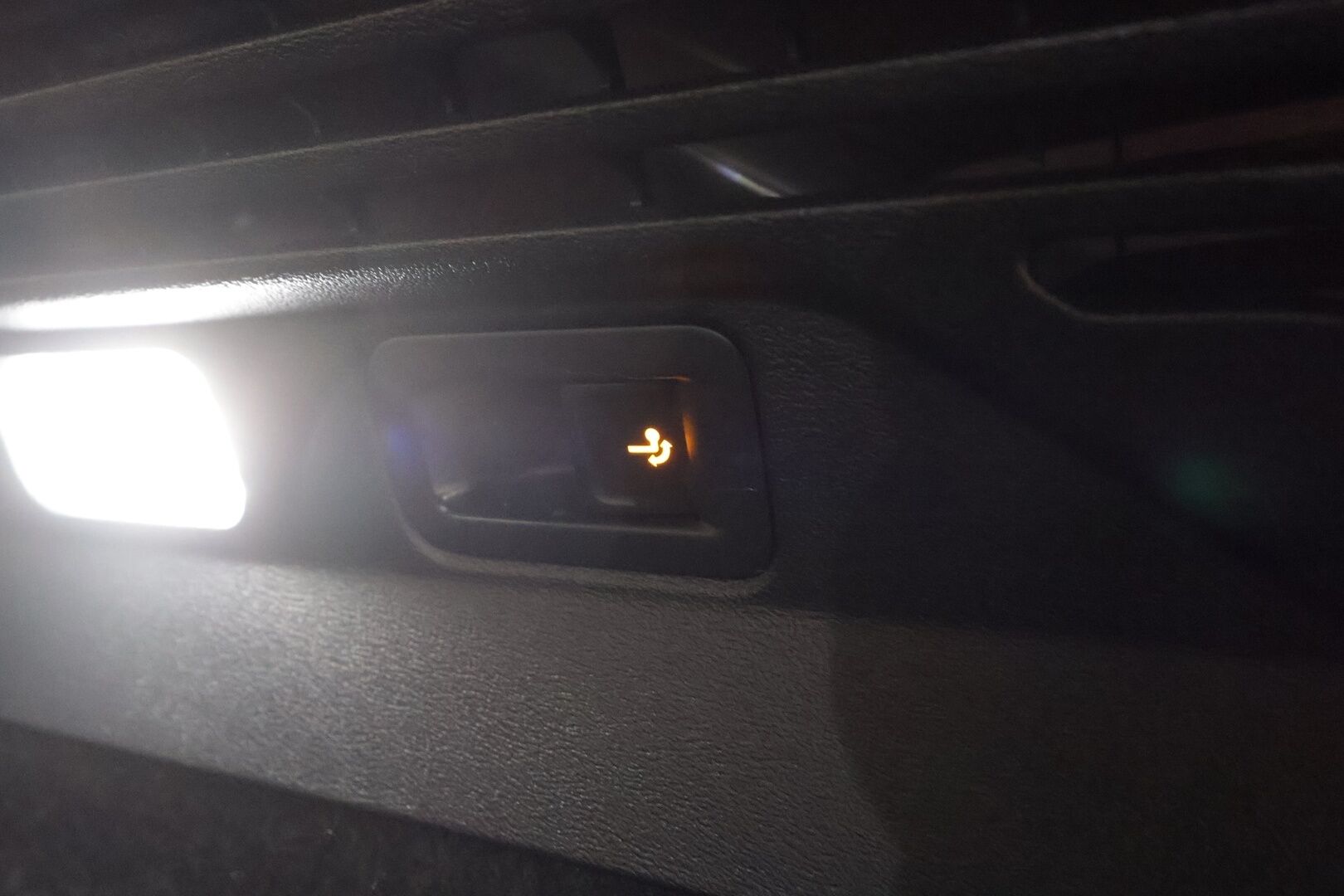 VOLKSWAGEN ID.4 2025 GTX 250 kW 4Motion * ACC / HUD / Akuston esilämmitys / Lasikatto / IQ.Light / Hierovat muistipenkit / Koukku / 360° / H&K * - Facelift / Supervarusteet / Akku kuntotarkastettu