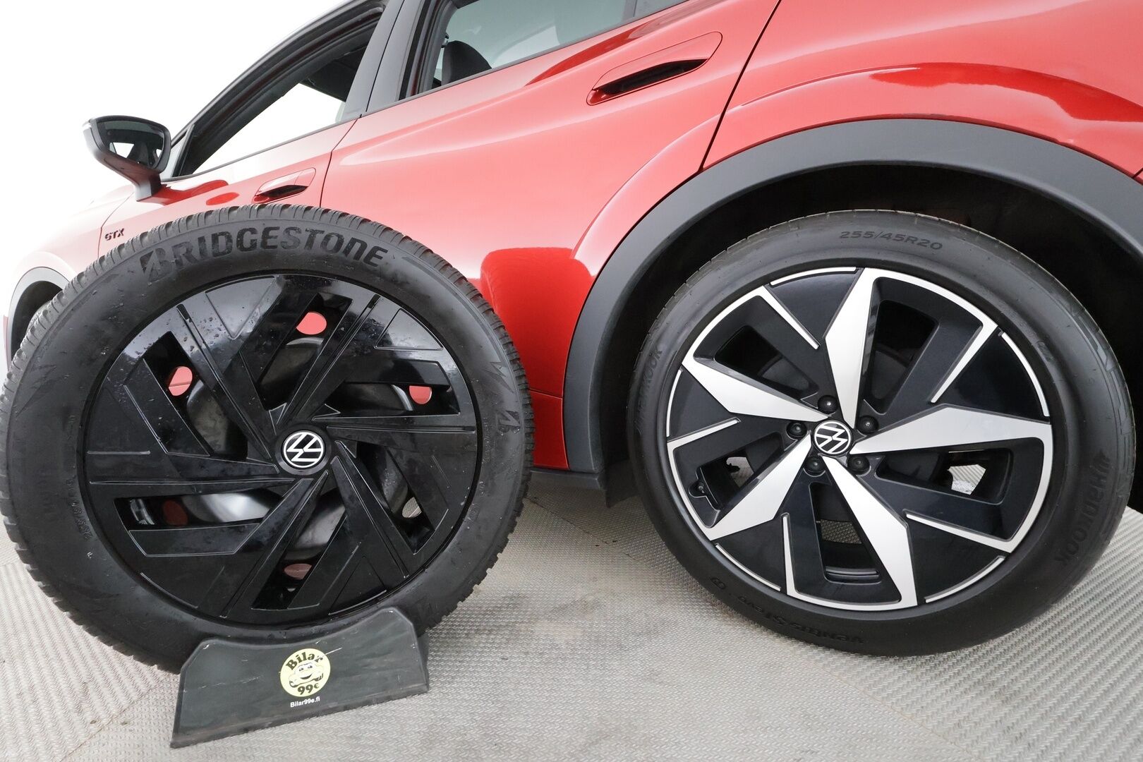 VOLKSWAGEN ID.4 2025 GTX 250 kW 4Motion * ACC / HUD / Akuston esilämmitys / Lasikatto / IQ.Light / Hierovat muistipenkit / Koukku / 360° / H&K * - Facelift / Supervarusteet / Akku kuntotarkastettu