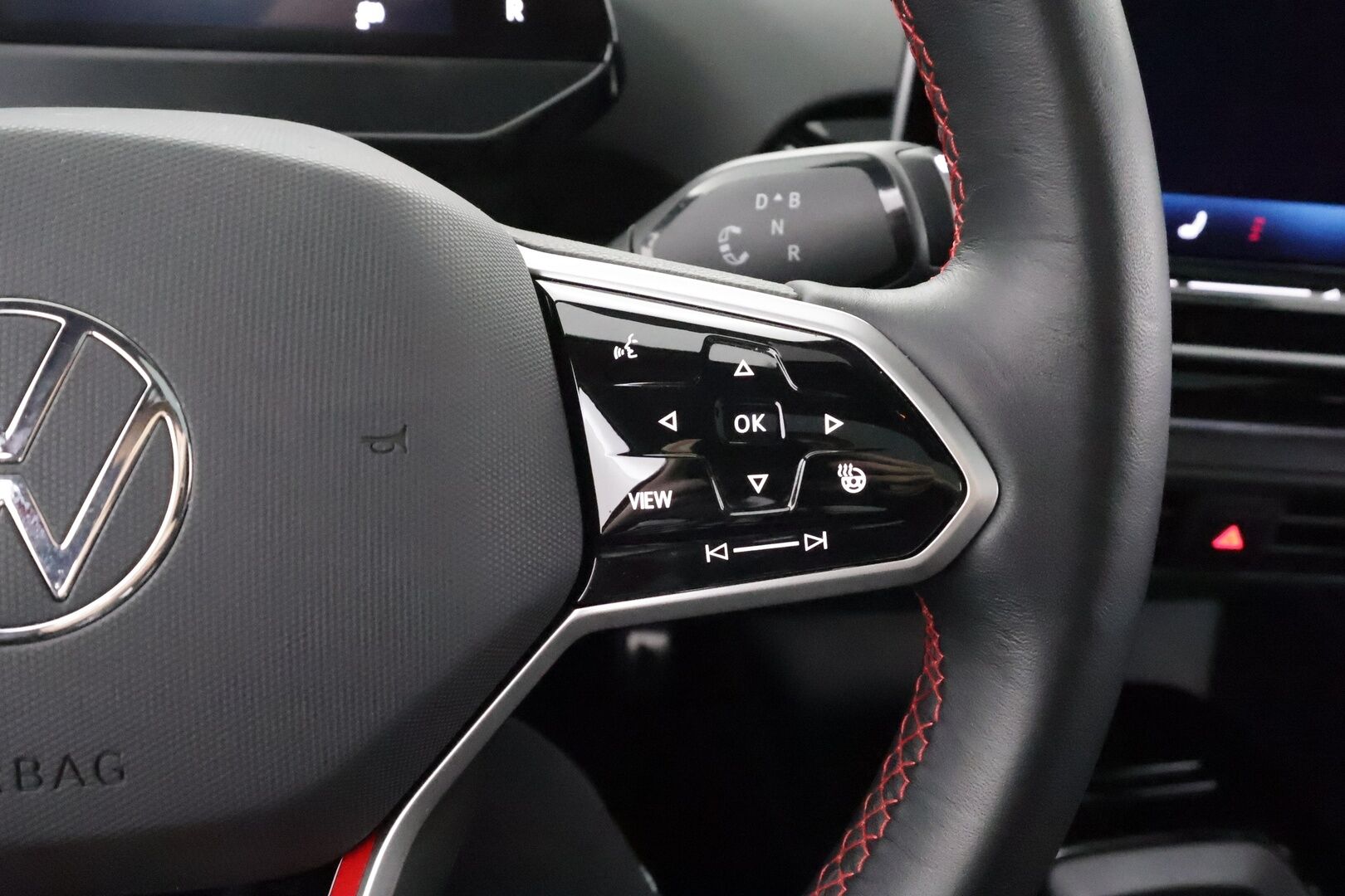 VOLKSWAGEN ID.4 2025 GTX 250 kW 4Motion * ACC / HUD / Akuston esilämmitys / Lasikatto / IQ.Light / Hierovat muistipenkit / Koukku / 360° / H&K * - Facelift / Supervarusteet / Akku kuntotarkastettu