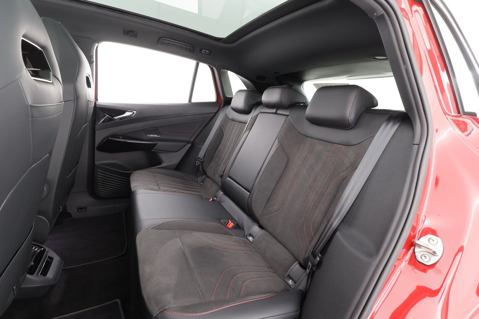 VOLKSWAGEN ID.4 2025 GTX 250 kW 4Motion * ACC / HUD / Akuston esilämmitys / Lasikatto / IQ.Light / Hierovat muistipenkit / Koukku / 360° / H&K * - Facelift / Supervarusteet / Akku kuntotarkastettu