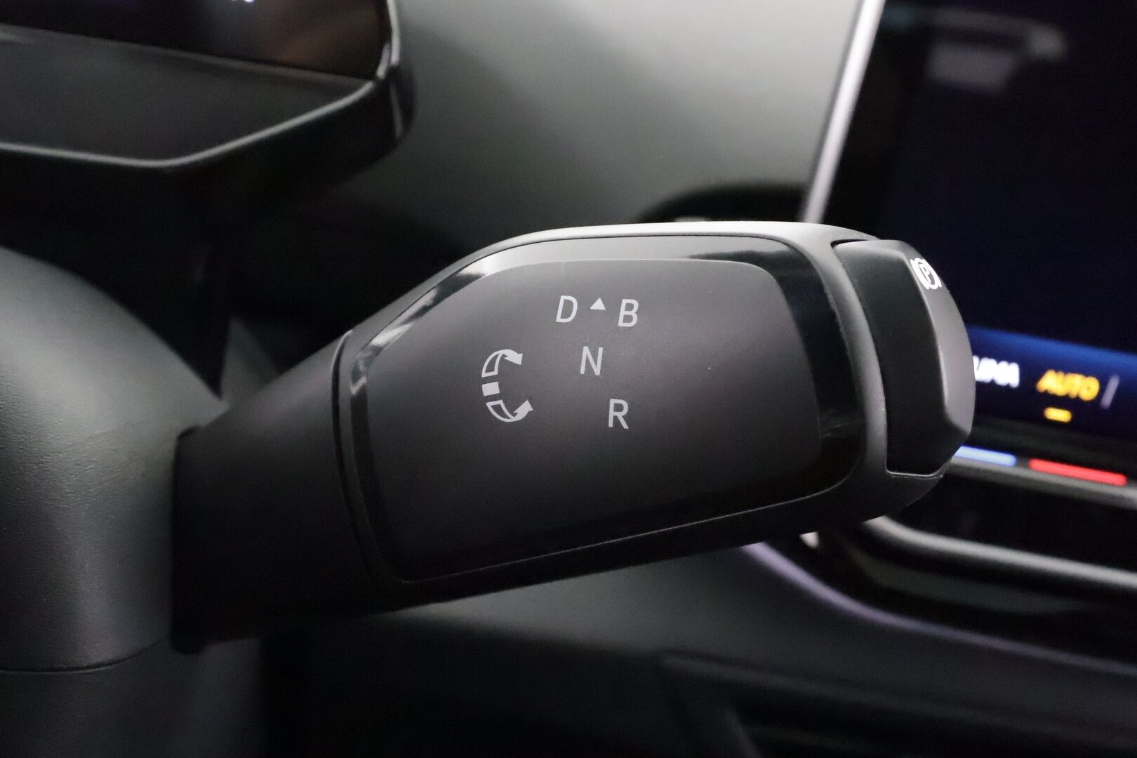 VOLKSWAGEN ID.4 2025 GTX 250 kW 4Motion * ACC / HUD / Akuston esilämmitys / Lasikatto / IQ.Light / Hierovat muistipenkit / Koukku / 360° / H&K * - Facelift / Supervarusteet / Akku kuntotarkastettu