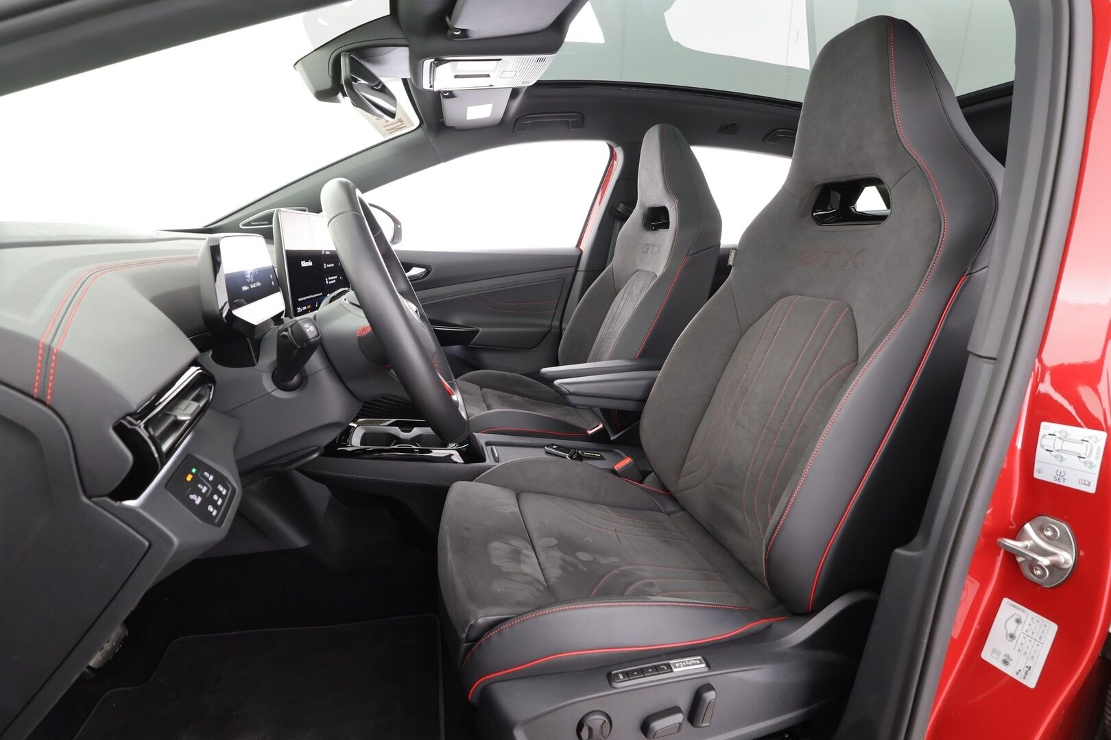 VOLKSWAGEN ID.4 2025 GTX 250 kW 4Motion * ACC / HUD / Akuston esilämmitys / Lasikatto / IQ.Light / Hierovat muistipenkit / Koukku / 360° / H&K * - Facelift / Supervarusteet / Akku kuntotarkastettu