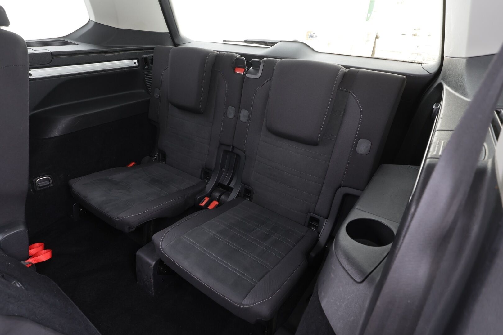 VOLKSWAGEN TOURAN 2022 2.0 TDi 110kW Highline DSG 7-P * ACC / Webasto / Koukku / LED / Navi / P.tutkat / Hierova penkki * - Kahdet renkaat aluvanteilla / Merkkihuollettu / Hyvät varusteet