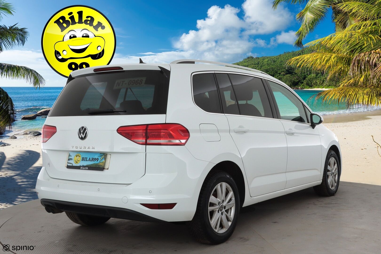 VOLKSWAGEN TOURAN 2022 2.0 TDi 110kW Highline DSG 7-P * ACC / Webasto / Koukku / LED / Navi / P.tutkat / Hierova penkki * - Kahdet renkaat aluvanteilla / Merkkihuollettu / Hyvät varusteet