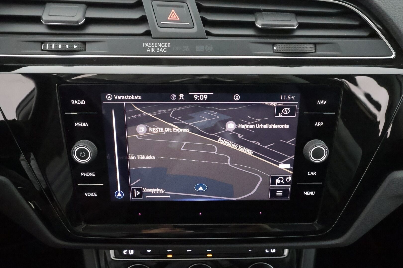 VOLKSWAGEN TOURAN 2022 2.0 TDi 110kW Highline DSG 7-P * ACC / Webasto / Koukku / LED / Navi / P.tutkat / Hierova penkki * - Kahdet renkaat aluvanteilla / Merkkihuollettu / Hyvät varusteet