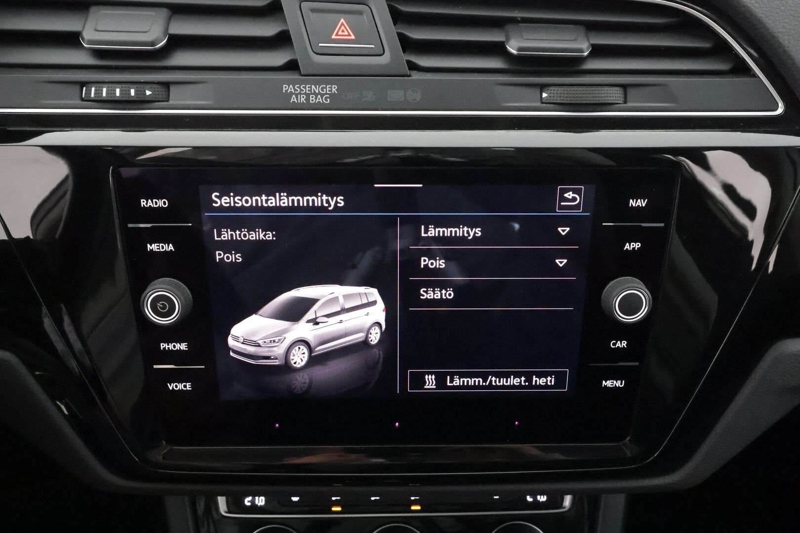 VOLKSWAGEN TOURAN 2022 2.0 TDi 110kW Highline DSG 7-P * ACC / Webasto / Koukku / LED / Navi / P.tutkat / Hierova penkki * - Kahdet renkaat aluvanteilla / Merkkihuollettu / Hyvät varusteet