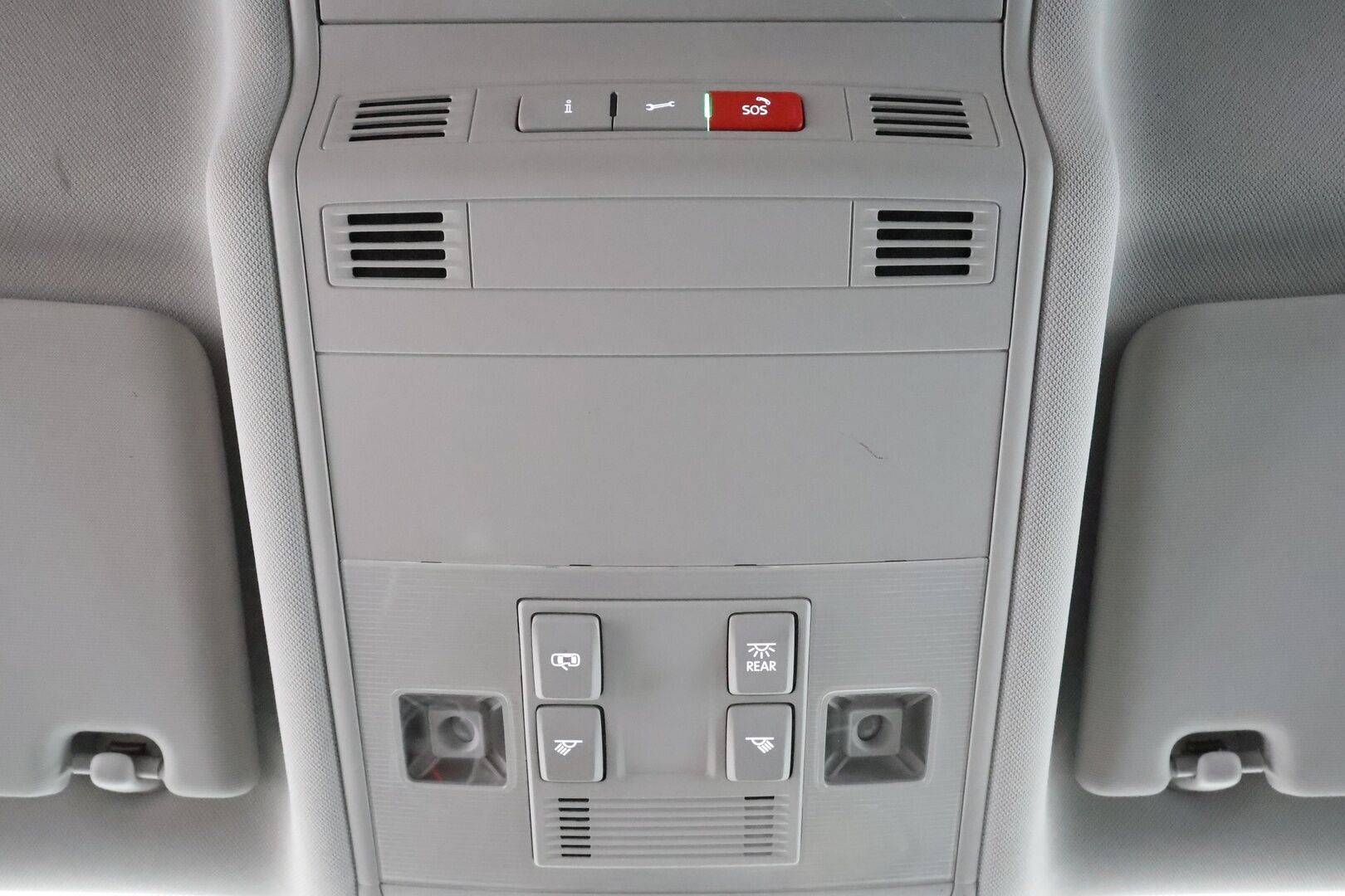 VOLKSWAGEN TOURAN 2022 2.0 TDi 110kW Highline DSG 7-P * ACC / Webasto / Koukku / LED / Navi / P.tutkat / Hierova penkki * - Kahdet renkaat aluvanteilla / Merkkihuollettu / Hyvät varusteet