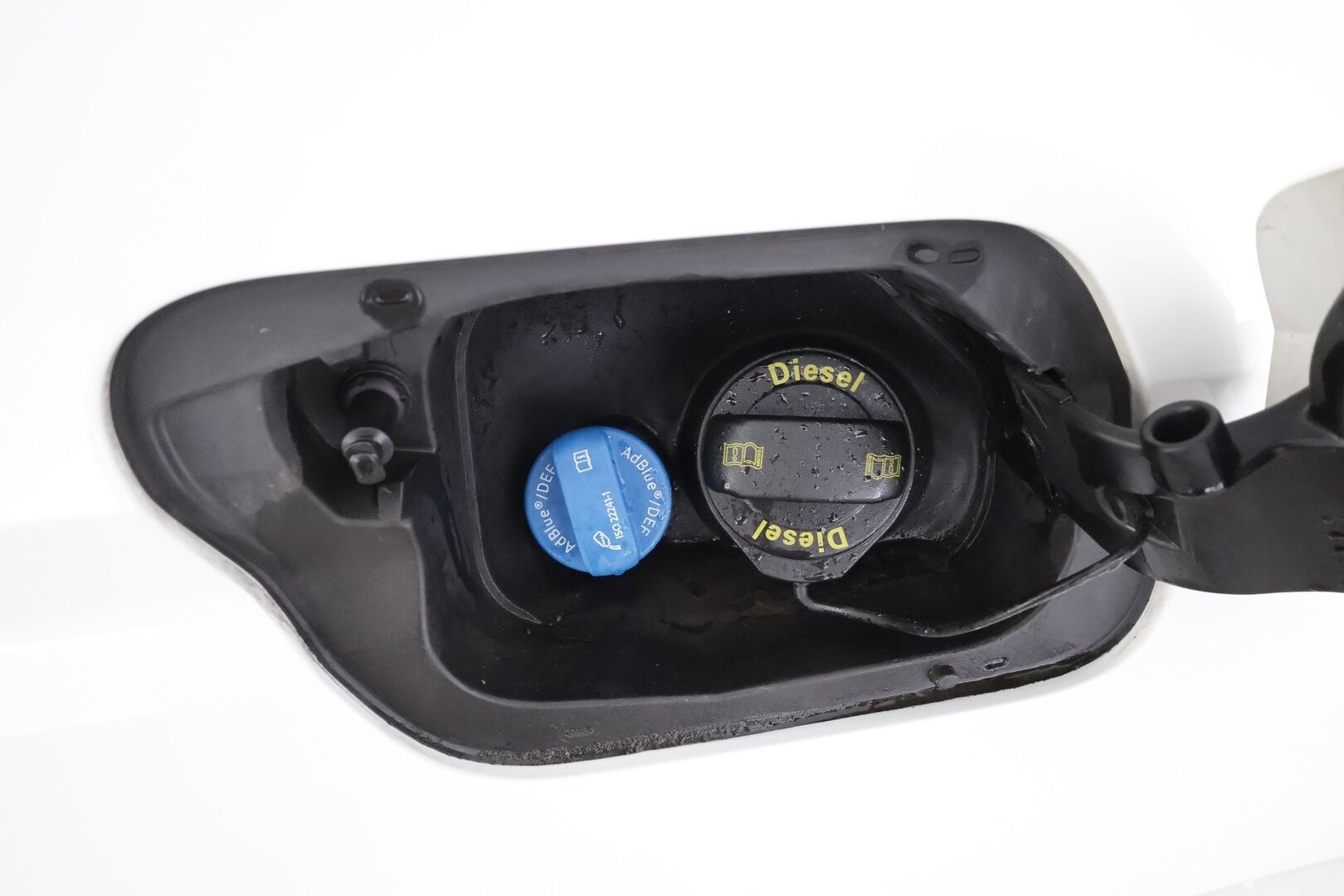 VOLKSWAGEN TOURAN 2022 2.0 TDi 110kW Highline DSG 7-P * ACC / Webasto / Koukku / LED / Navi / P.tutkat / Hierova penkki * - Kahdet renkaat aluvanteilla / Merkkihuollettu / Hyvät varusteet