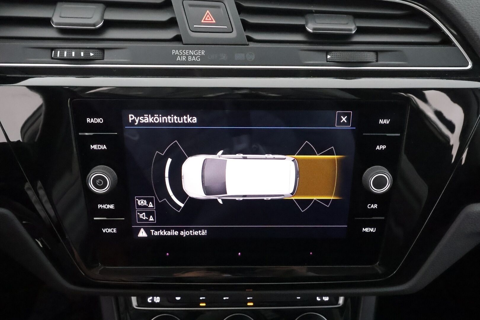 VOLKSWAGEN TOURAN 2022 2.0 TDi 110kW Highline DSG 7-P * ACC / Webasto / Koukku / LED / Navi / P.tutkat / Hierova penkki * - Kahdet renkaat aluvanteilla / Merkkihuollettu / Hyvät varusteet