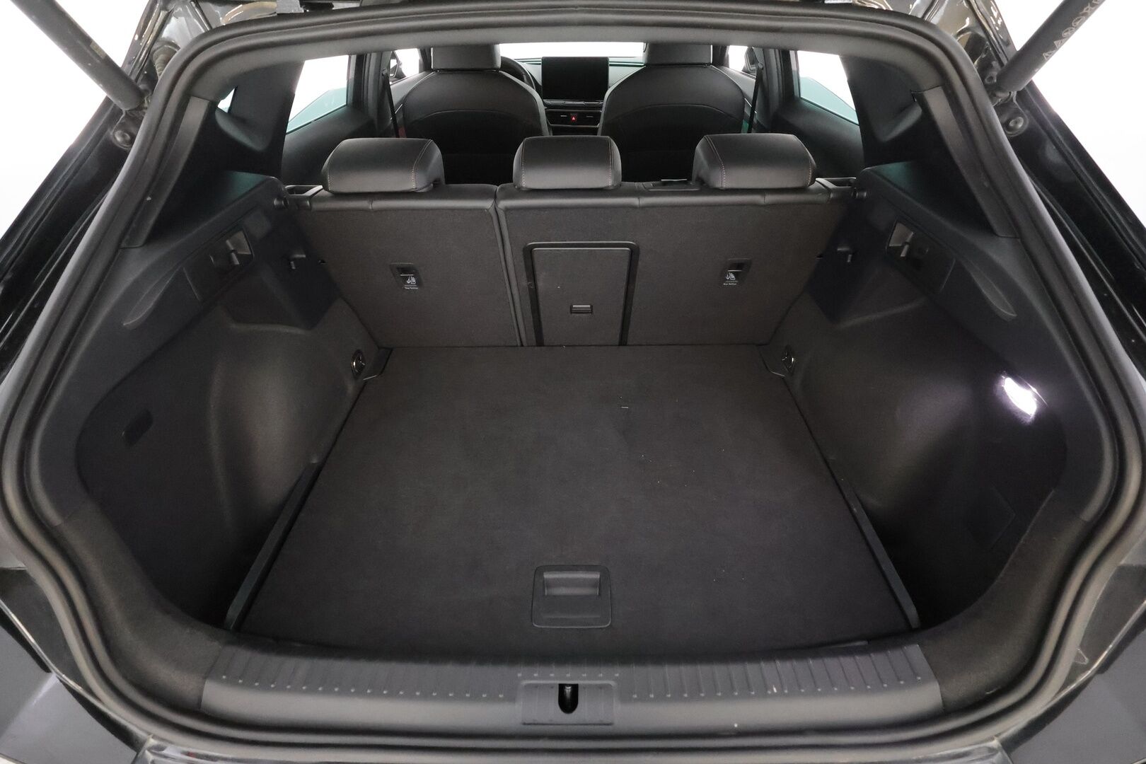 CUPRA FORMENTOR 2025 1.5 eTSI 110 kW MHEV DSG - | ACC | P.Kamera | LED | Puolinahat | Keyless | Apple&Android |