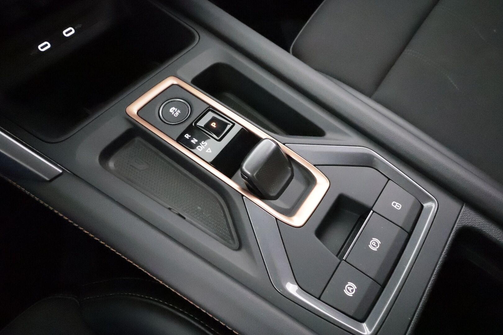 CUPRA FORMENTOR 2025 1.5 eTSI 110 kW MHEV DSG - | ACC | P.Kamera | LED | Puolinahat | Keyless | Apple&Android |