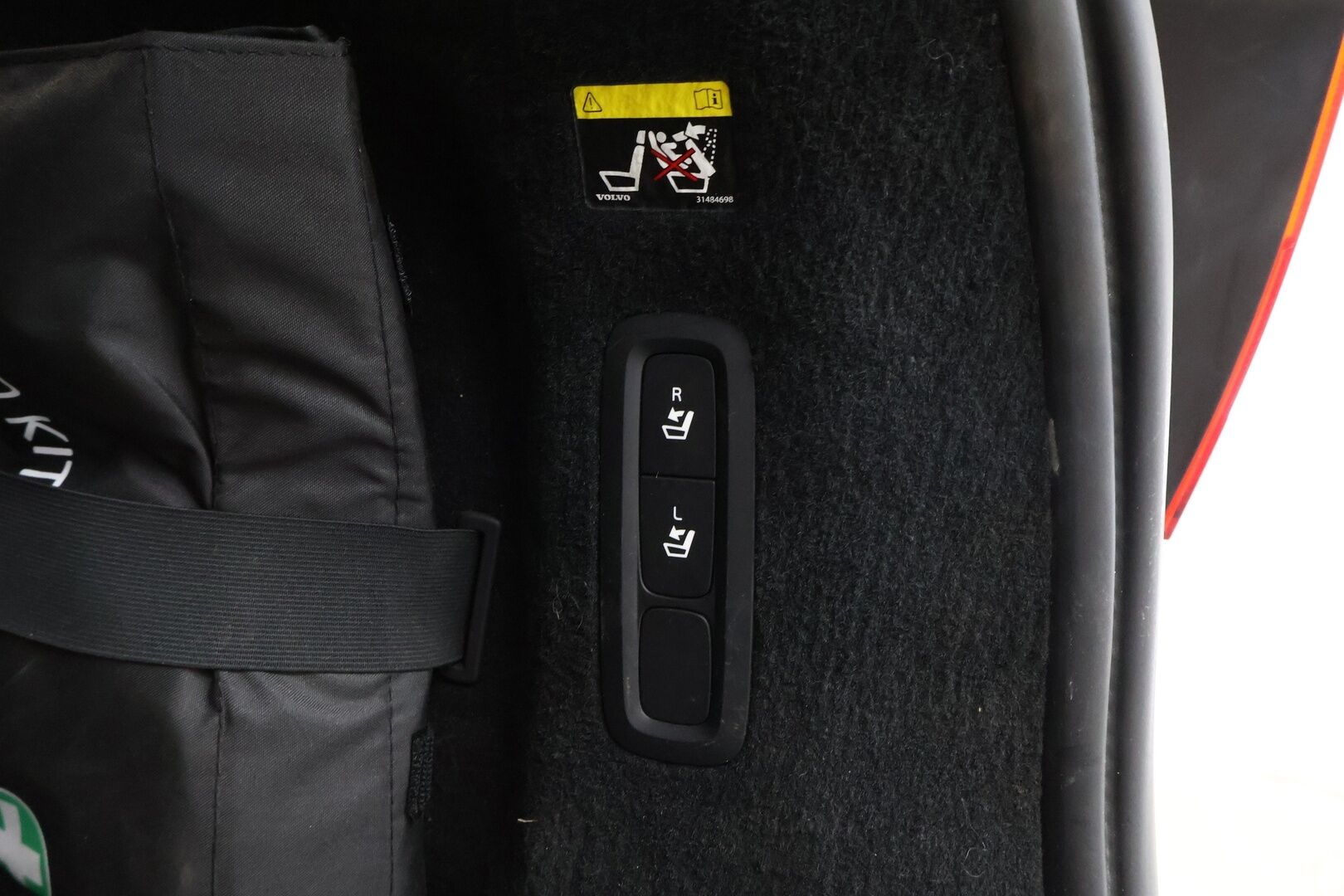 Volvo V90 2019 D4 AWD Momentum aut - Webasto / Adapt.Vakkari / P.Kamera / High Perf.Audio / Puolinahat / Ratinlämmitin / Sähköluukku