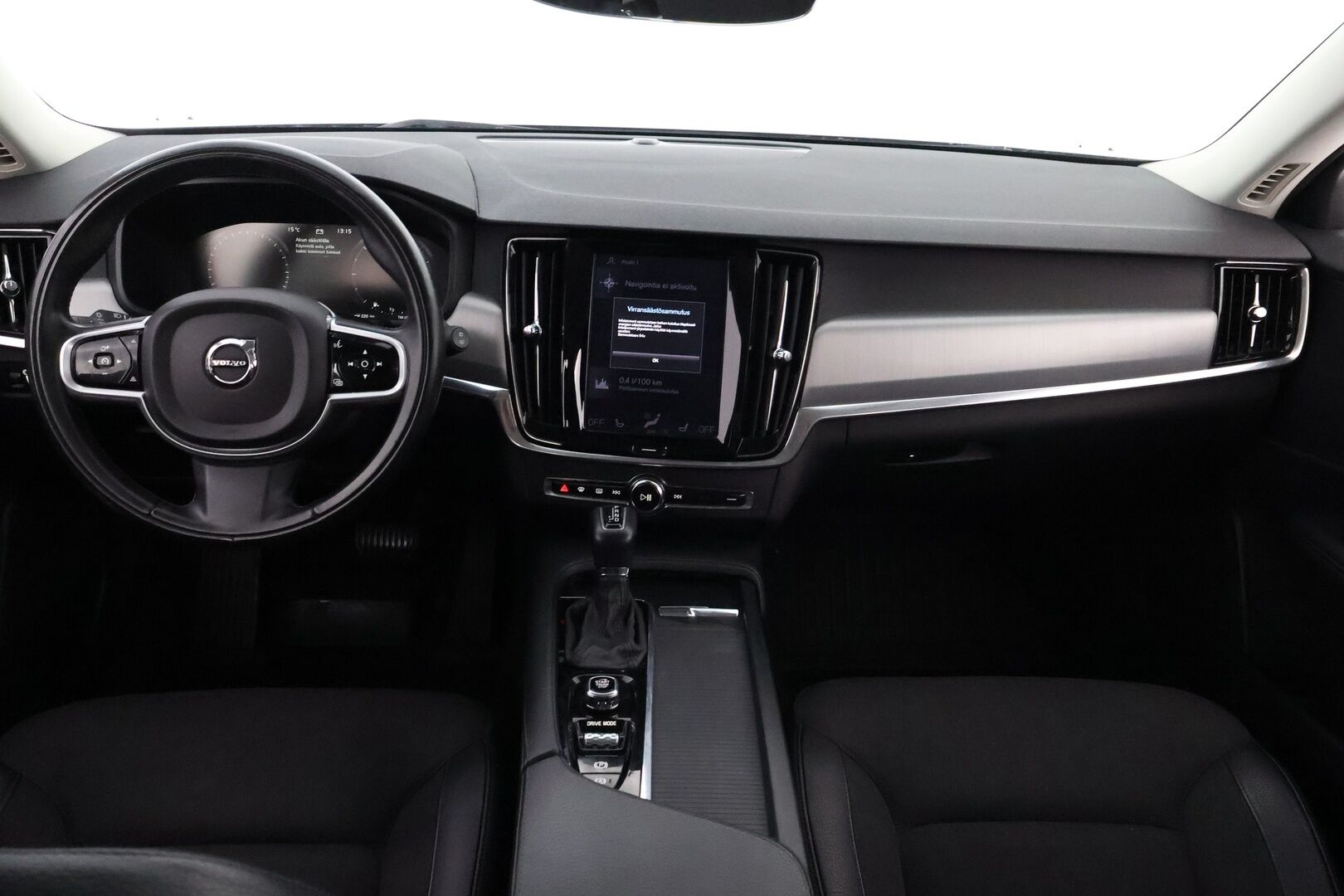 Volvo V90 2019 D4 AWD Momentum aut - Webasto / Adapt.Vakkari / P.Kamera / High Perf.Audio / Puolinahat / Ratinlämmitin / Sähköluukku