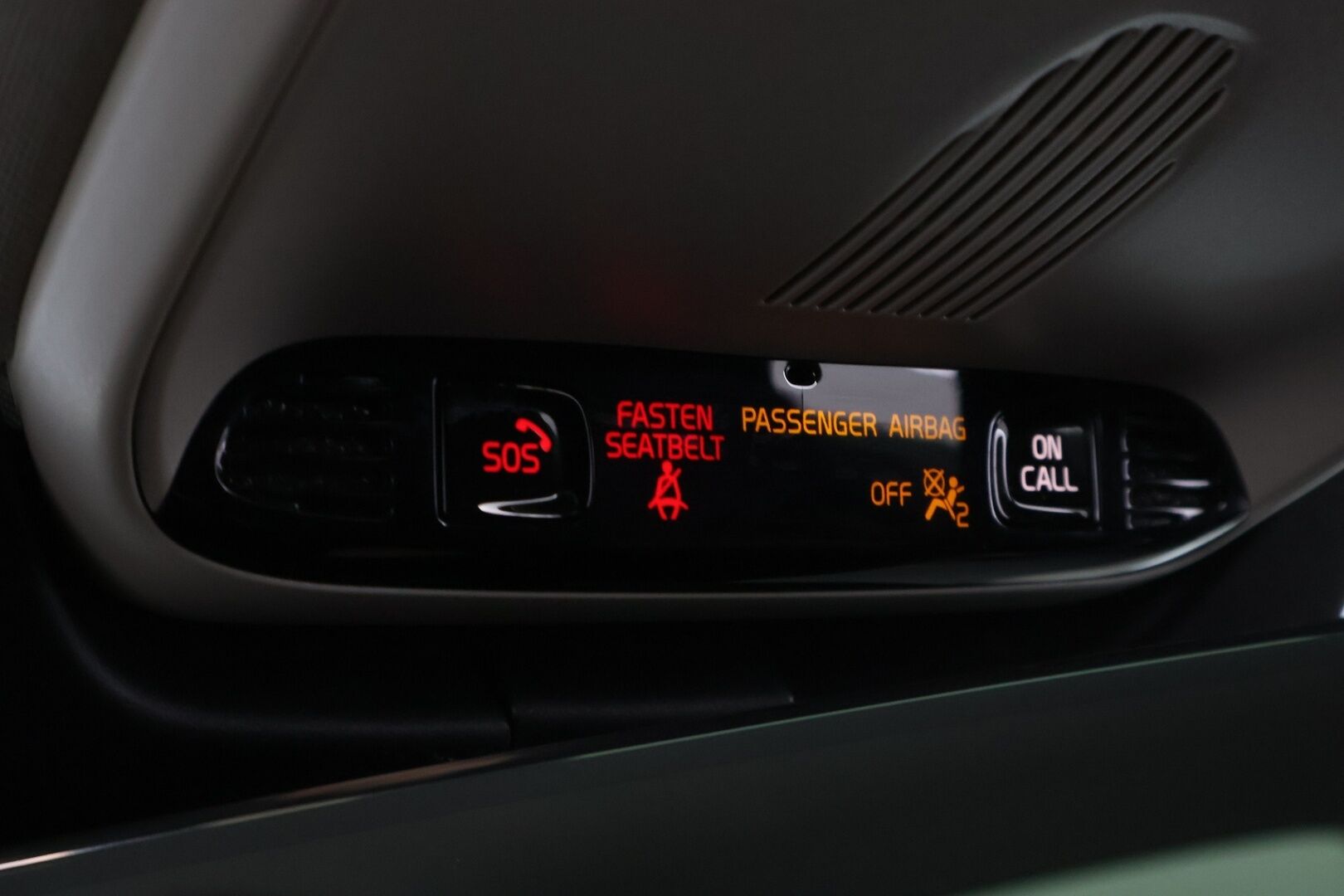 Volvo V90 2019 D4 AWD Momentum aut - Webasto / Adapt.Vakkari / P.Kamera / High Perf.Audio / Puolinahat / Ratinlämmitin / Sähköluukku