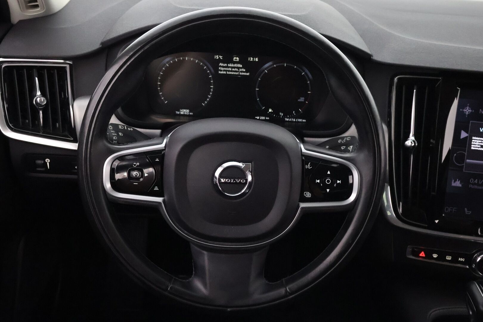 Volvo V90 2019 D4 AWD Momentum aut - Webasto / Adapt.Vakkari / P.Kamera / High Perf.Audio / Puolinahat / Ratinlämmitin / Sähköluukku