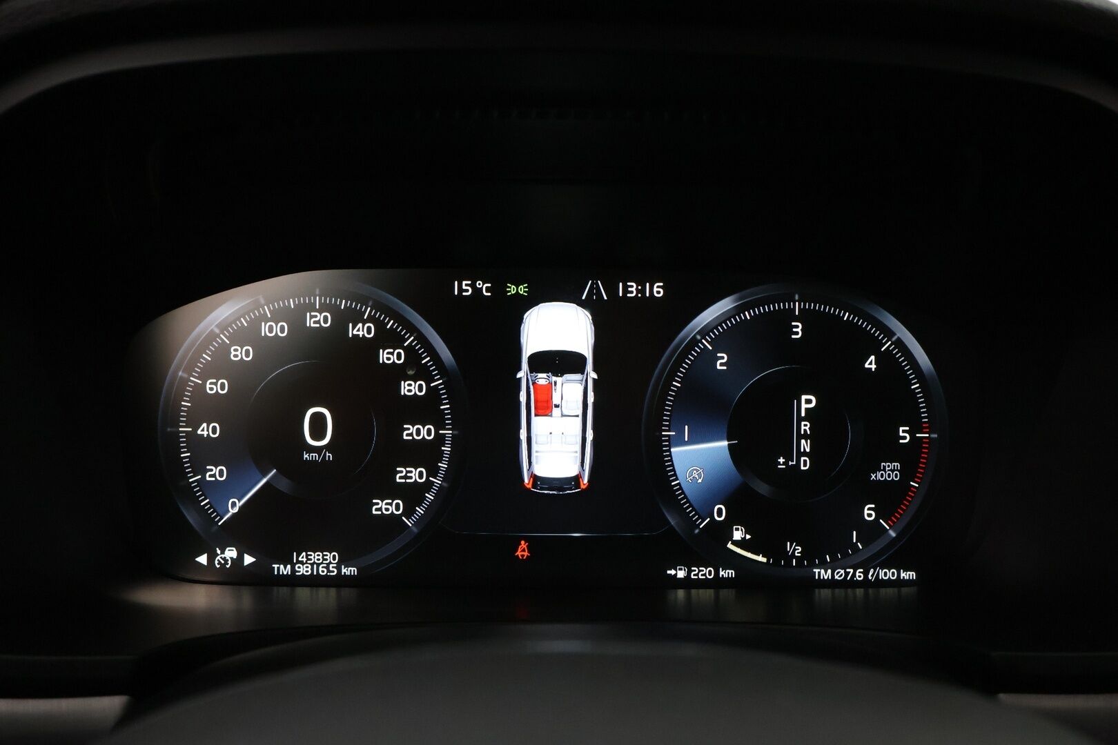 Volvo V90 2019 D4 AWD Momentum aut - Webasto / Adapt.Vakkari / P.Kamera / High Perf.Audio / Puolinahat / Ratinlämmitin / Sähköluukku