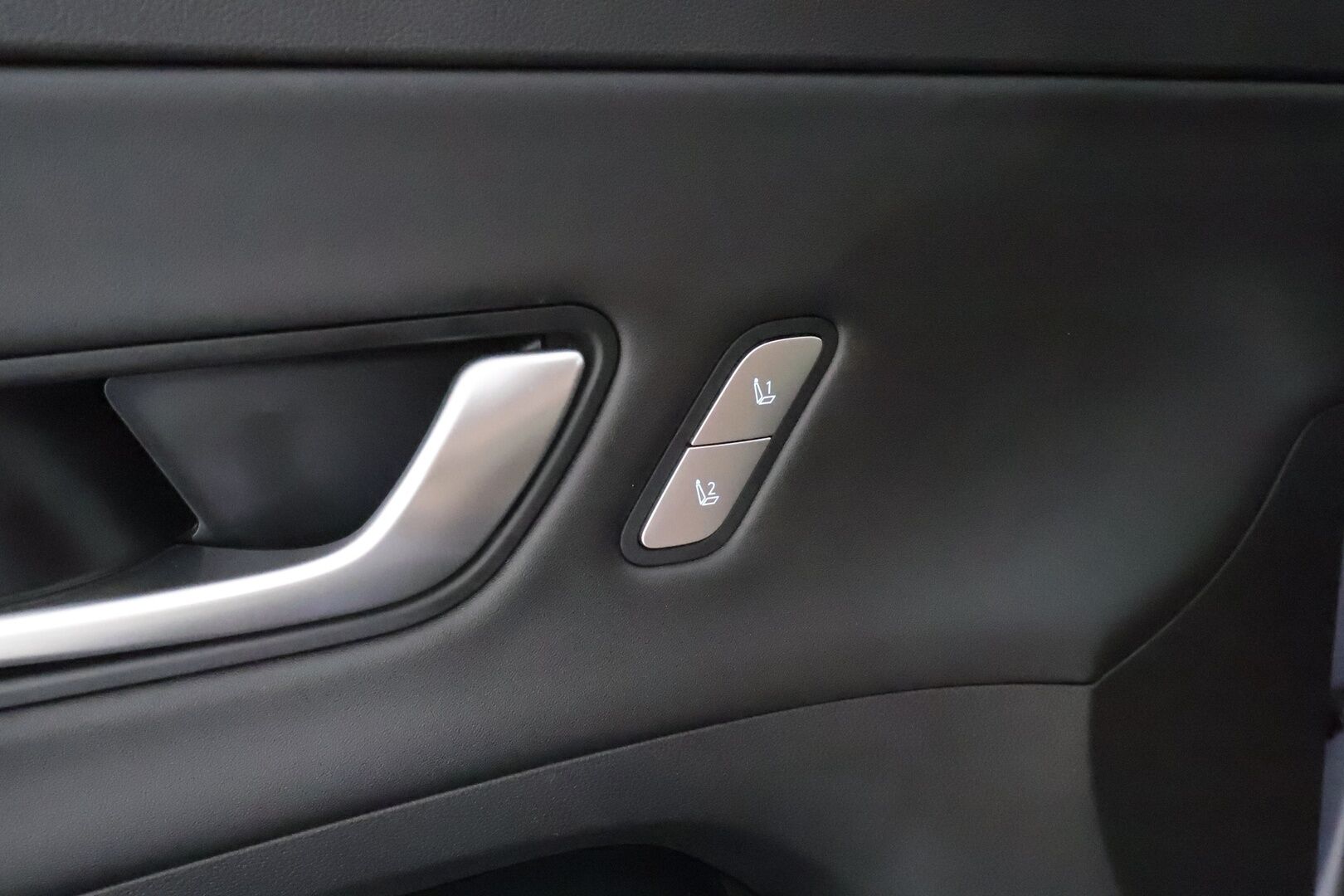 HYUNDAI KONA 2024 65 kWh 217 hv Premium **Adapt.vakkari / Lämpöpumppu / Bose / 360.kamera / HUD / Lasikattoluukku / KeylessGo** - 3,99 % KORKOTARJOUS TÄHÄN AUTOON - Akku kuntotarkastettu 