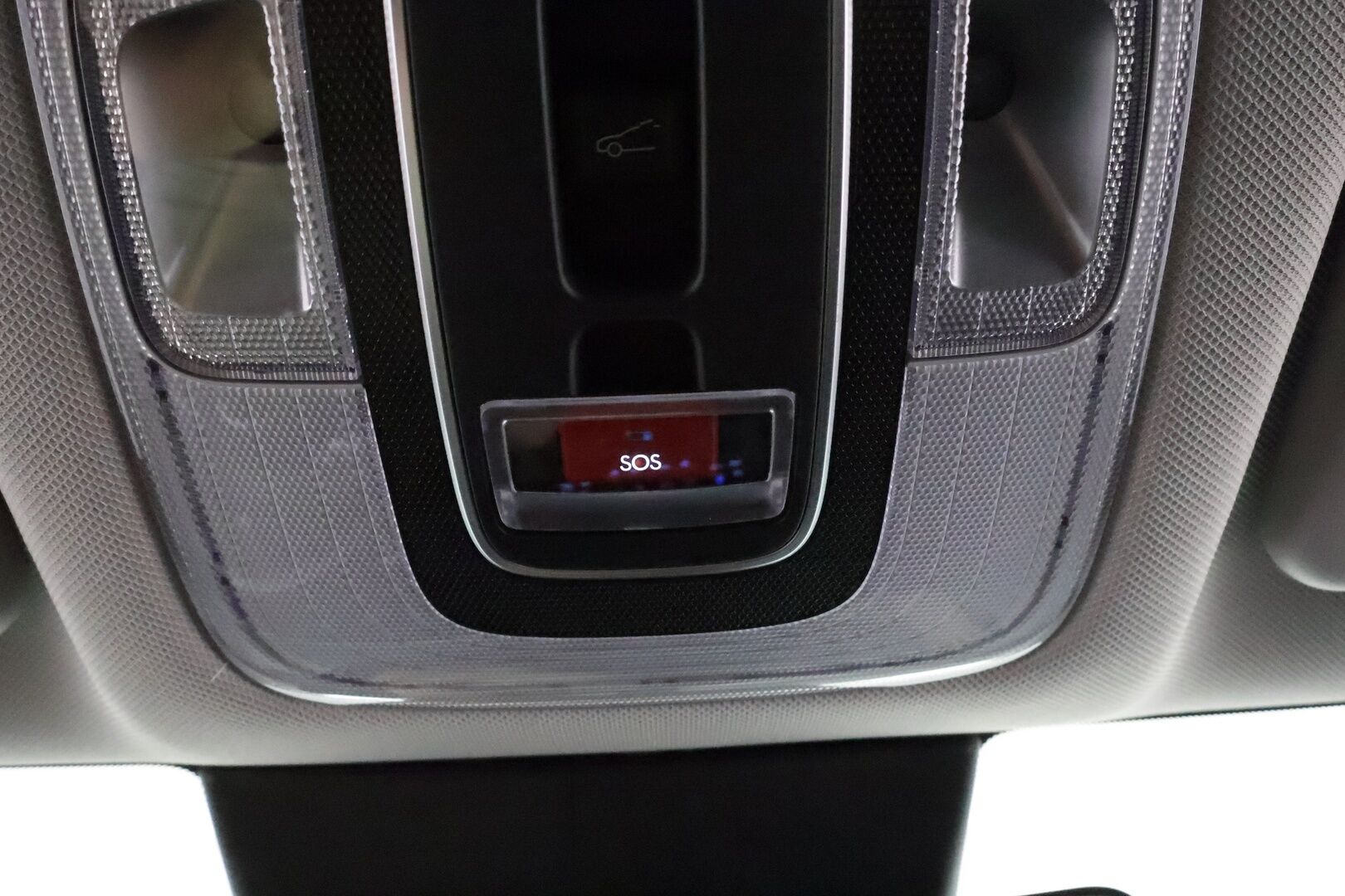 HYUNDAI KONA 2024 65 kWh 217 hv Premium **Adapt.vakkari / Lämpöpumppu / Bose / 360.kamera / HUD / Lasikattoluukku / KeylessGo** - 3,99 % KORKOTARJOUS TÄHÄN AUTOON - Akku kuntotarkastettu 