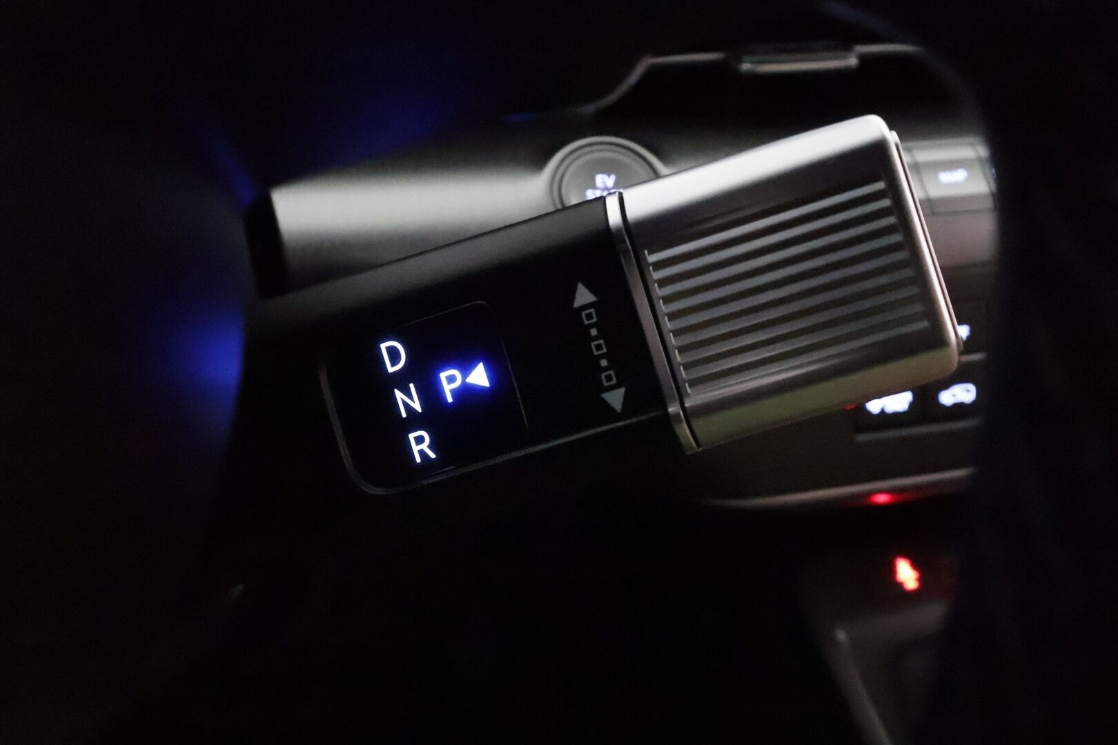 HYUNDAI KONA 2024 65 kWh 217 hv Premium **Adapt.vakkari / Lämpöpumppu / Bose / 360.kamera / HUD / Lasikattoluukku / KeylessGo** - 3,99 % KORKOTARJOUS TÄHÄN AUTOON - Akku kuntotarkastettu 
