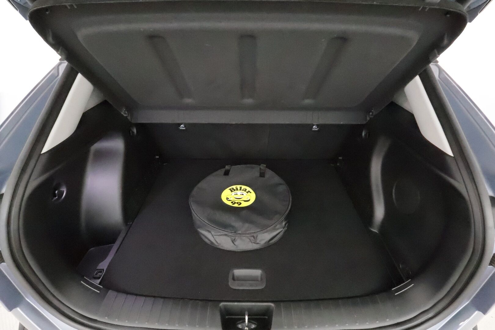 HYUNDAI KONA 2024 65 kWh 217 hv Premium **Adapt.vakkari / Lämpöpumppu / Bose / 360.kamera / HUD / Lasikattoluukku / KeylessGo** - 3,99 % KORKOTARJOUS TÄHÄN AUTOON - Akku kuntotarkastettu 
