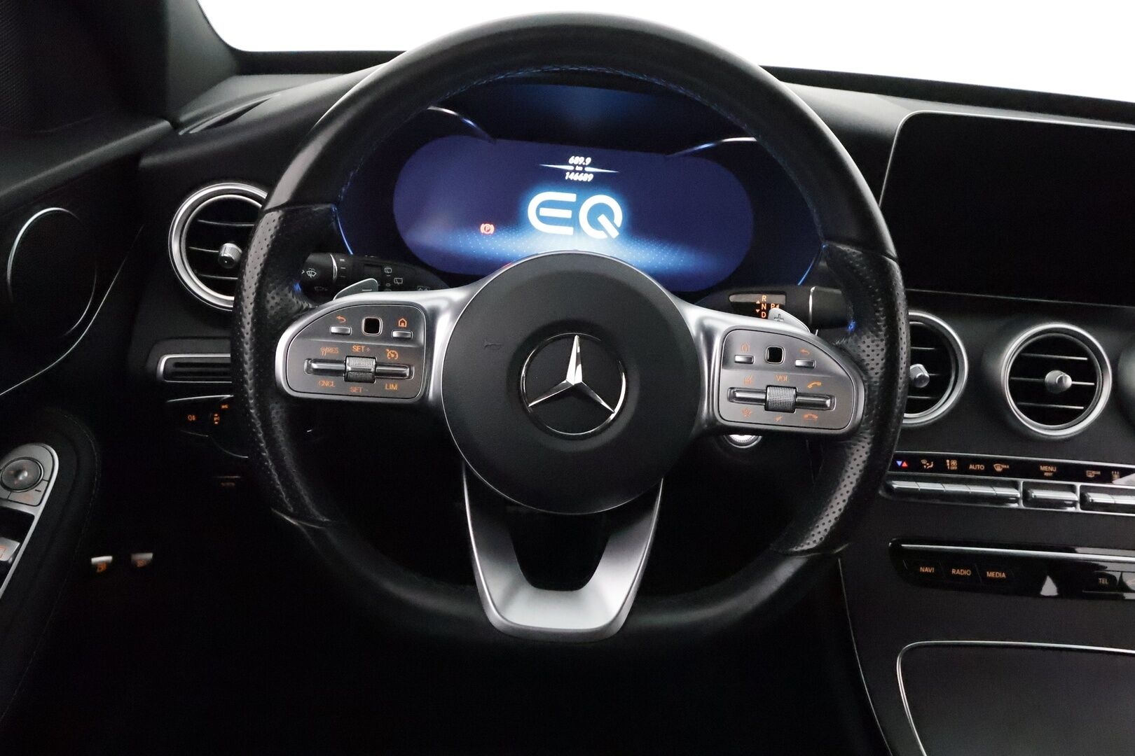 MERCEDES-BENZ C 2021 300e T AMG **LED-High Performance / P.kamera / Sporttipenkit / Koukku / Navi / Apple&Android** - Kahdet Renkaat