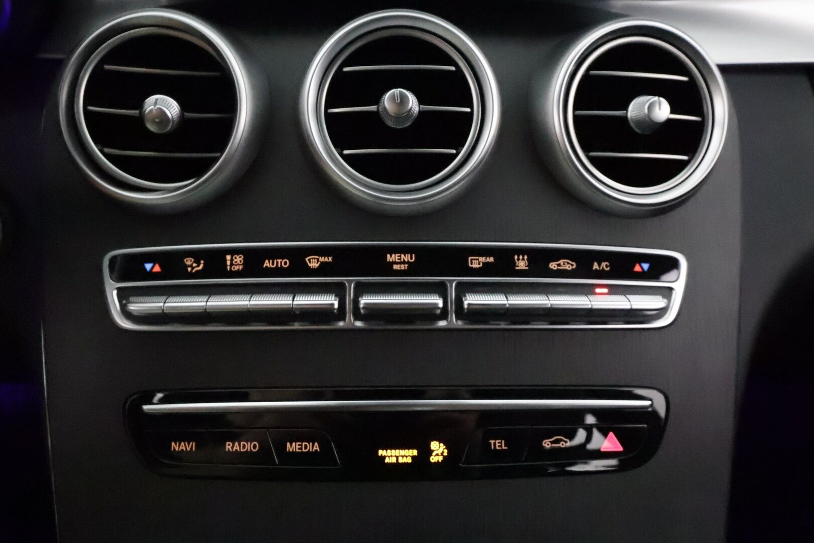 MERCEDES-BENZ C 2021 300e T AMG **LED-High Performance / P.kamera / Sporttipenkit / Koukku / Navi / Apple&Android** - Kahdet Renkaat
