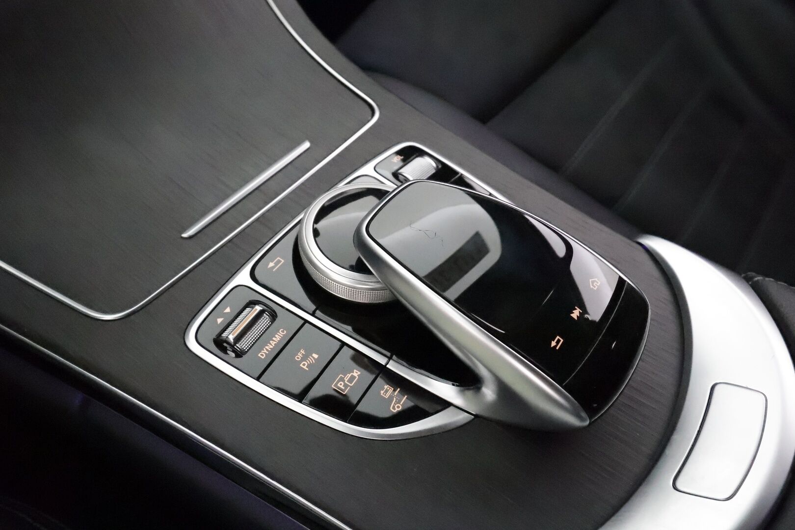 MERCEDES-BENZ C 2021 300e T AMG **LED-High Performance / P.kamera / Sporttipenkit / Koukku / Navi / Apple&Android** - Kahdet Renkaat