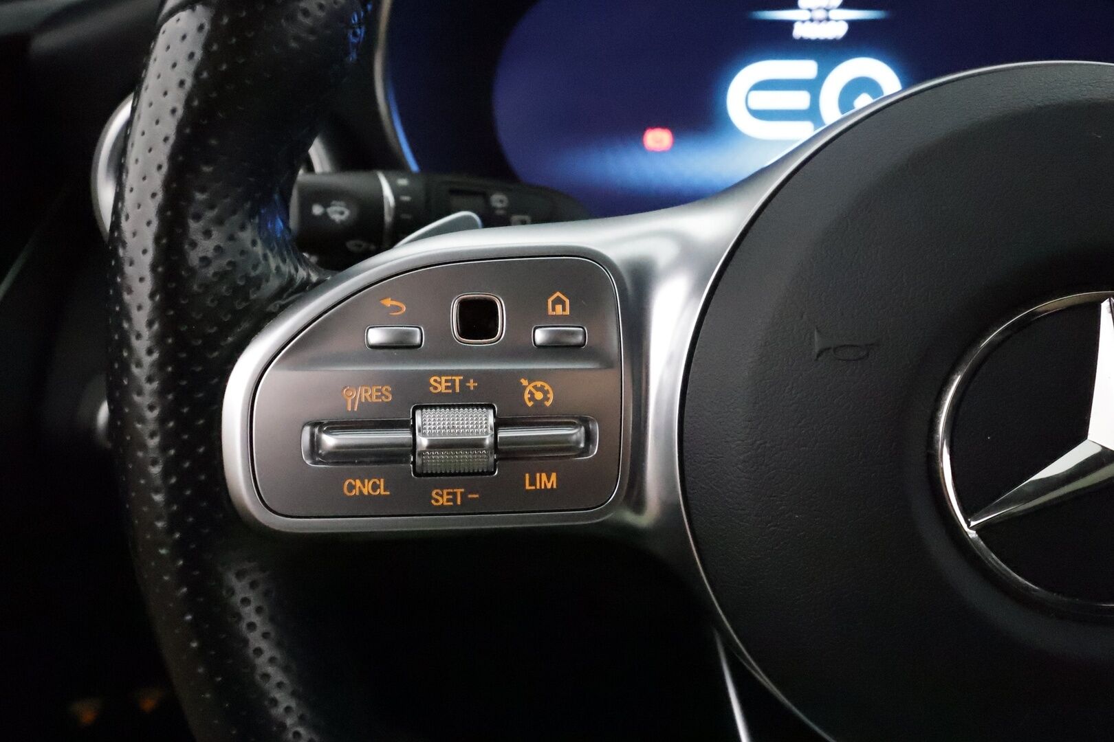 MERCEDES-BENZ C 2021 300e T AMG **LED-High Performance / P.kamera / Sporttipenkit / Koukku / Navi / Apple&Android** - Kahdet Renkaat