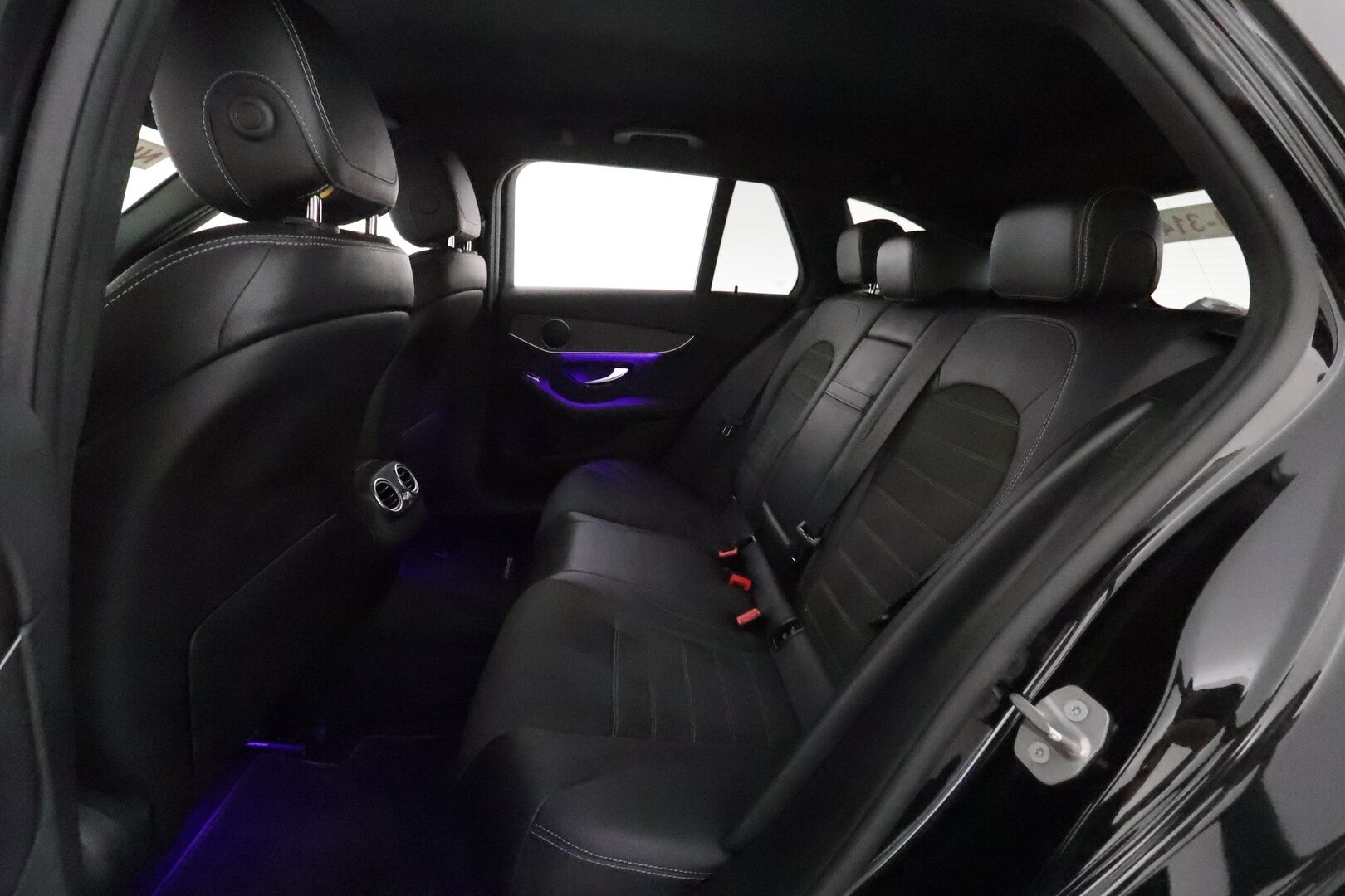 MERCEDES-BENZ C 2021 300e T AMG **LED-High Performance / P.kamera / Sporttipenkit / Koukku / Navi / Apple&Android** - Kahdet Renkaat