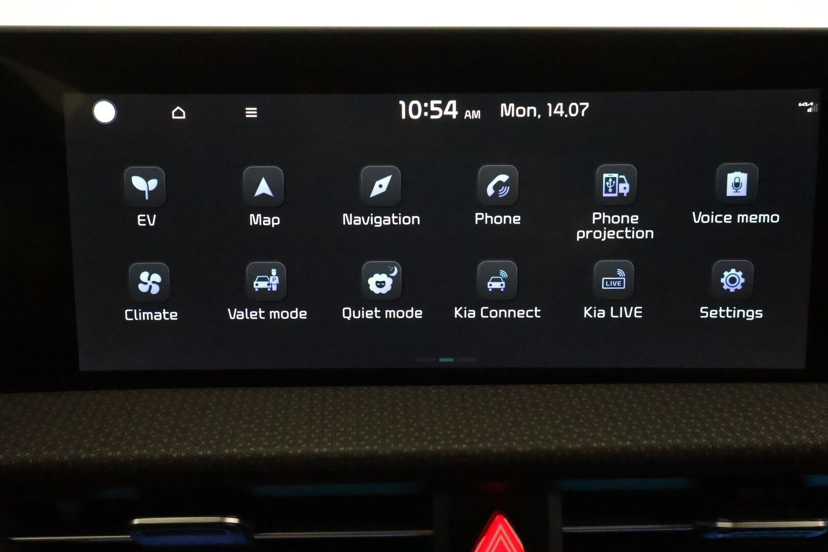 KIA EV6 2022 77kWh AWD 325hv Plus **Adapt.vakkari / Lämpöpumppu / Ilmastoidut nahat / Muistipenkki / 360.kamera / Koukku / KeylessGo** - 3,99 % KORKOTARJOUS TÄHÄN AUTOON - Akku kuntotarkastettu / Kahdet renkaat aluvanteilla / Penkinlämmittimet takana / Merkkihuollettu