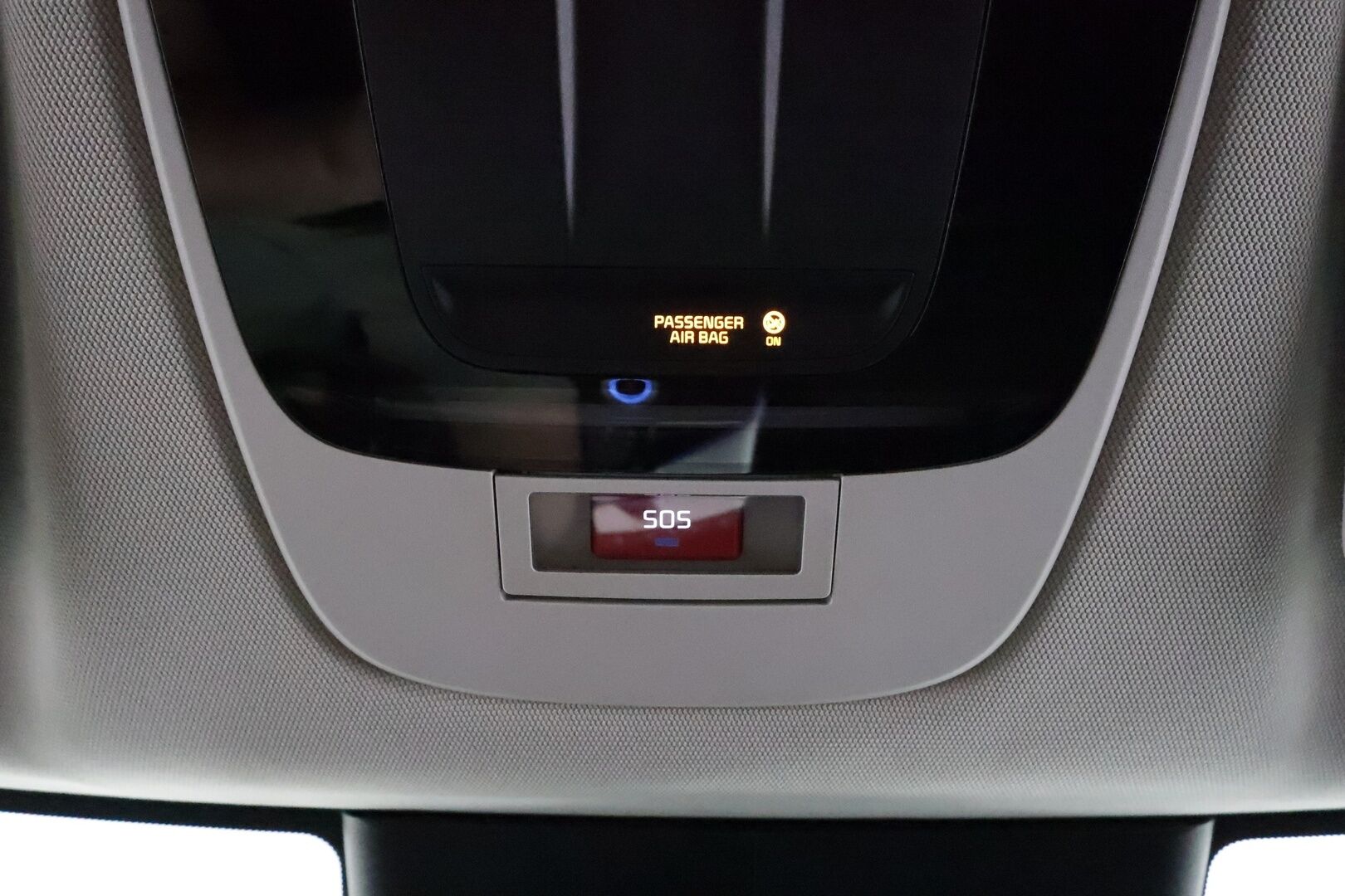KIA EV6 2022 77kWh AWD 325hv Plus **Adapt.vakkari / Lämpöpumppu / Ilmastoidut nahat / Muistipenkki / 360.kamera / Koukku / KeylessGo** - 3,99 % KORKOTARJOUS TÄHÄN AUTOON - Akku kuntotarkastettu / Kahdet renkaat aluvanteilla / Penkinlämmittimet takana / Merkkihuollettu