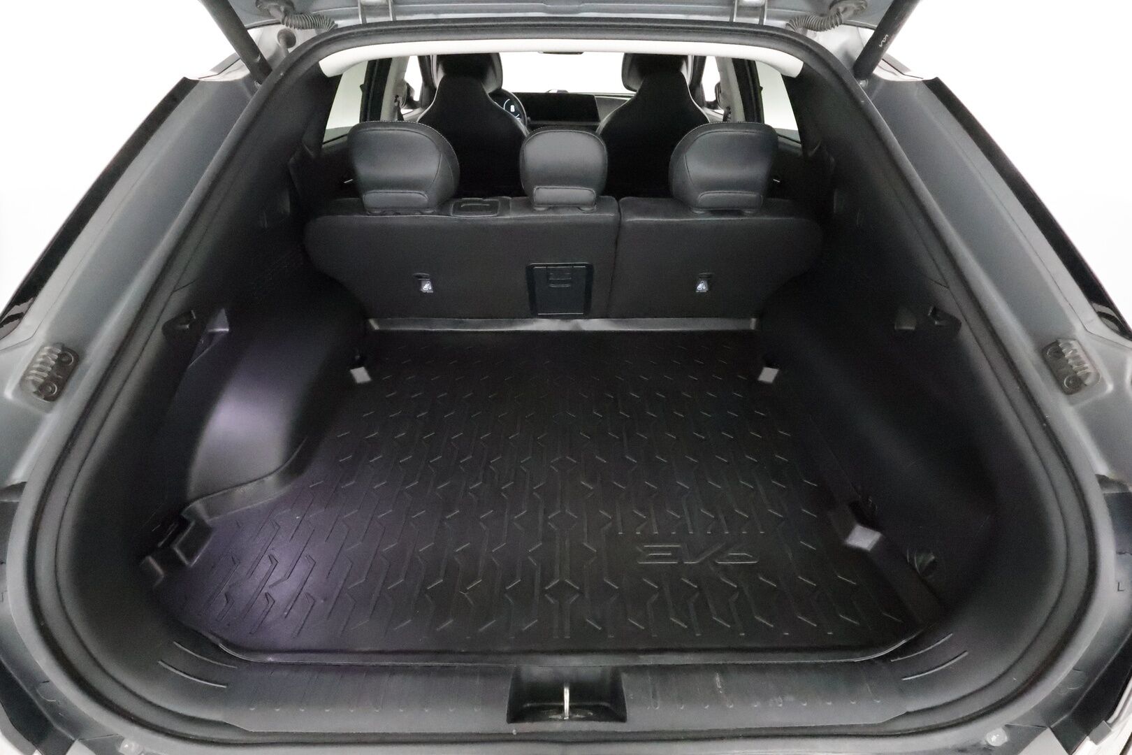 KIA EV6 2022 77kWh AWD 325hv Plus **Adapt.vakkari / Lämpöpumppu / Ilmastoidut nahat / Muistipenkki / 360.kamera / Koukku / KeylessGo** - 3,99 % KORKOTARJOUS TÄHÄN AUTOON - Akku kuntotarkastettu / Kahdet renkaat aluvanteilla / Penkinlämmittimet takana / Merkkihuollettu