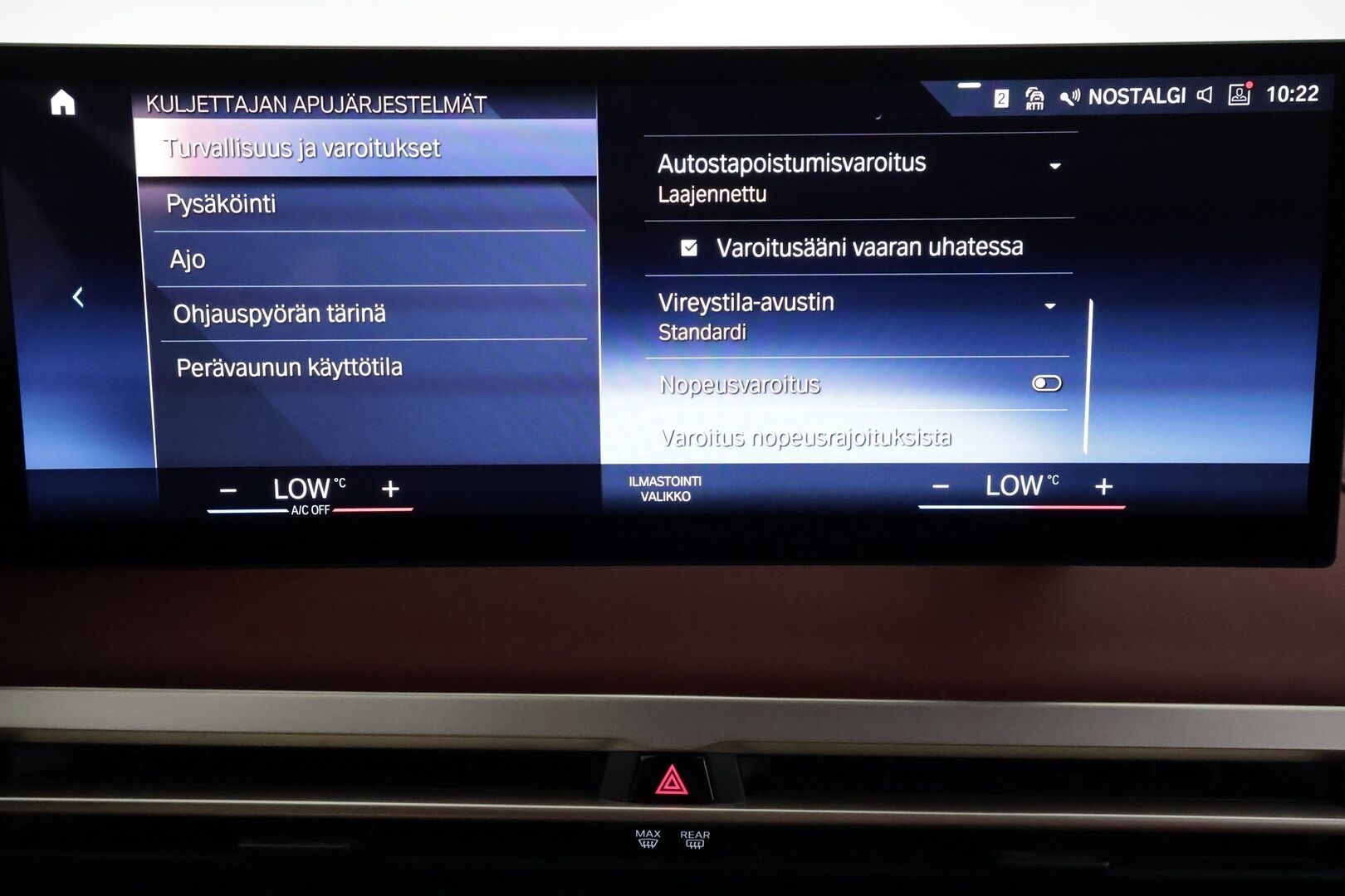 BMW IX 2022 XDRIVE 50 Fully Charged **Widescreen / Laser-LED / Harman/Kardon / Koukku / HUD / Lasikatto / 360° / Ilma-alusta** - 2,99 % KORKOTARJOUS TÄHÄN AUTOON - Merkkihuollettu / Kahdet Renkaat / **HYVILLÄ KAMOILLA**