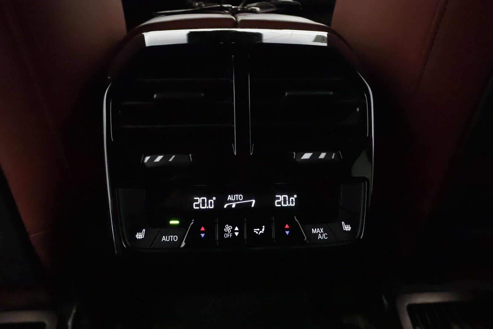 BMW IX 2022 XDRIVE 50 Fully Charged **Widescreen / Laser-LED / Harman/Kardon / Koukku / HUD / Lasikatto / 360° / Ilma-alusta** - 2,99 % KORKOTARJOUS TÄHÄN AUTOON - Merkkihuollettu / Kahdet Renkaat / **HYVILLÄ KAMOILLA**
