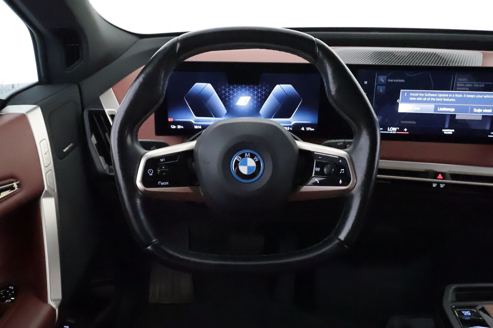 BMW IX 2022 XDRIVE 50 Fully Charged **Widescreen / Laser-LED / Harman/Kardon / Koukku / HUD / Lasikatto / 360° / Ilma-alusta** - 2,99 % KORKOTARJOUS TÄHÄN AUTOON - Merkkihuollettu / Kahdet Renkaat / **HYVILLÄ KAMOILLA**