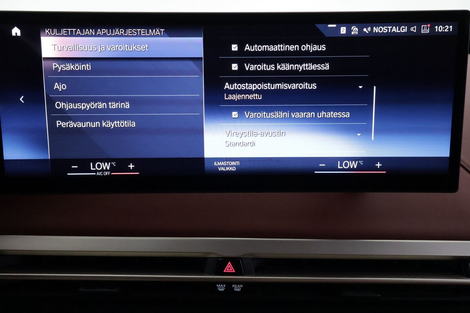 BMW IX 2022 XDRIVE 50 Fully Charged **Widescreen / Laser-LED / Harman/Kardon / Koukku / HUD / Lasikatto / 360° / Ilma-alusta** - 2,99 % KORKOTARJOUS TÄHÄN AUTOON - Merkkihuollettu / Kahdet Renkaat / **HYVILLÄ KAMOILLA**