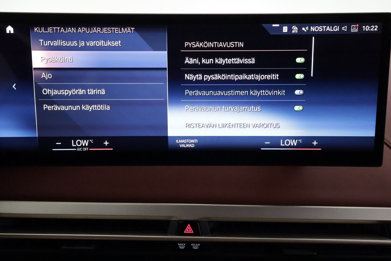 BMW IX 2022 XDRIVE 50 Fully Charged **Widescreen / Laser-LED / Harman/Kardon / Koukku / HUD / Lasikatto / 360° / Ilma-alusta** - 2,99 % KORKOTARJOUS TÄHÄN AUTOON - Merkkihuollettu / Kahdet Renkaat / **HYVILLÄ KAMOILLA**