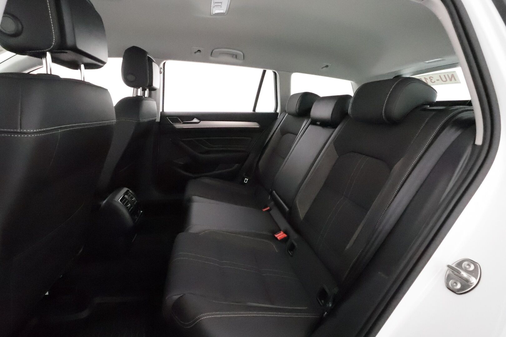 VOLKSWAGEN PASSAT 2021 Variant Alltrack 2,0 TDI SCR 147 kW 4MOTION DSG **Webasto / Koukku / Adapt.Vakkari / Matrix-LED / P.kamera / Navi** - Digimittari / Merkkihuollettu / Kahdet Renkaat