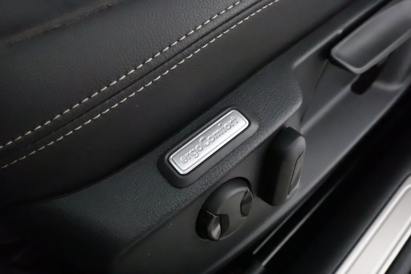 VOLKSWAGEN PASSAT 2021 Variant Alltrack 2,0 TDI SCR 147 kW 4MOTION DSG **Webasto / Koukku / Adapt.Vakkari / Matrix-LED / P.kamera / Navi** - Digimittari / Merkkihuollettu / Kahdet Renkaat