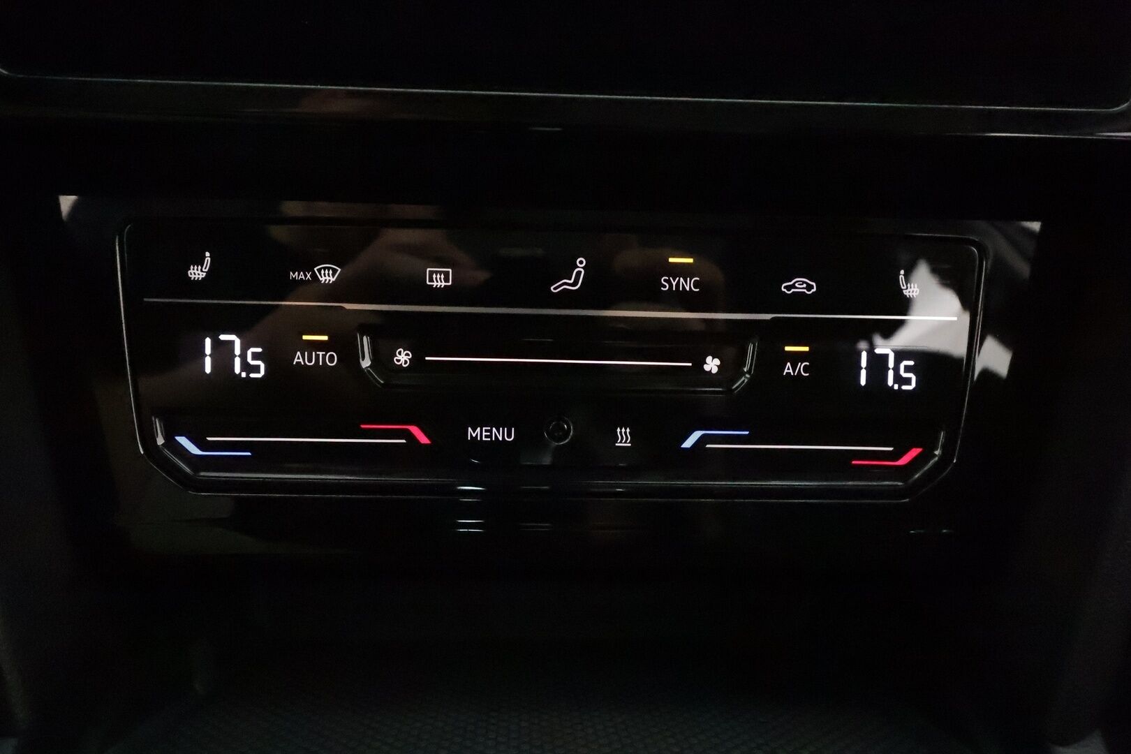 VOLKSWAGEN PASSAT 2021 Variant Alltrack 2,0 TDI SCR 147 kW 4MOTION DSG **Webasto / Koukku / Adapt.Vakkari / Matrix-LED / P.kamera / Navi** - Digimittari / Merkkihuollettu / Kahdet Renkaat