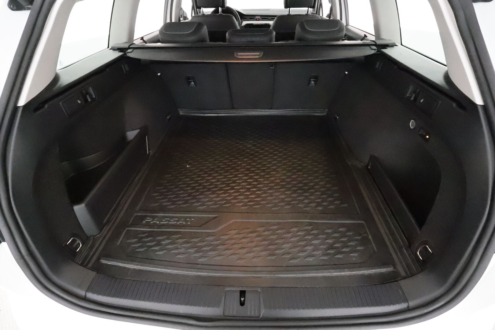 VOLKSWAGEN PASSAT 2021 Variant Alltrack 2,0 TDI SCR 147 kW 4MOTION DSG **Webasto / Koukku / Adapt.Vakkari / Matrix-LED / P.kamera / Navi** - Digimittari / Merkkihuollettu / Kahdet Renkaat