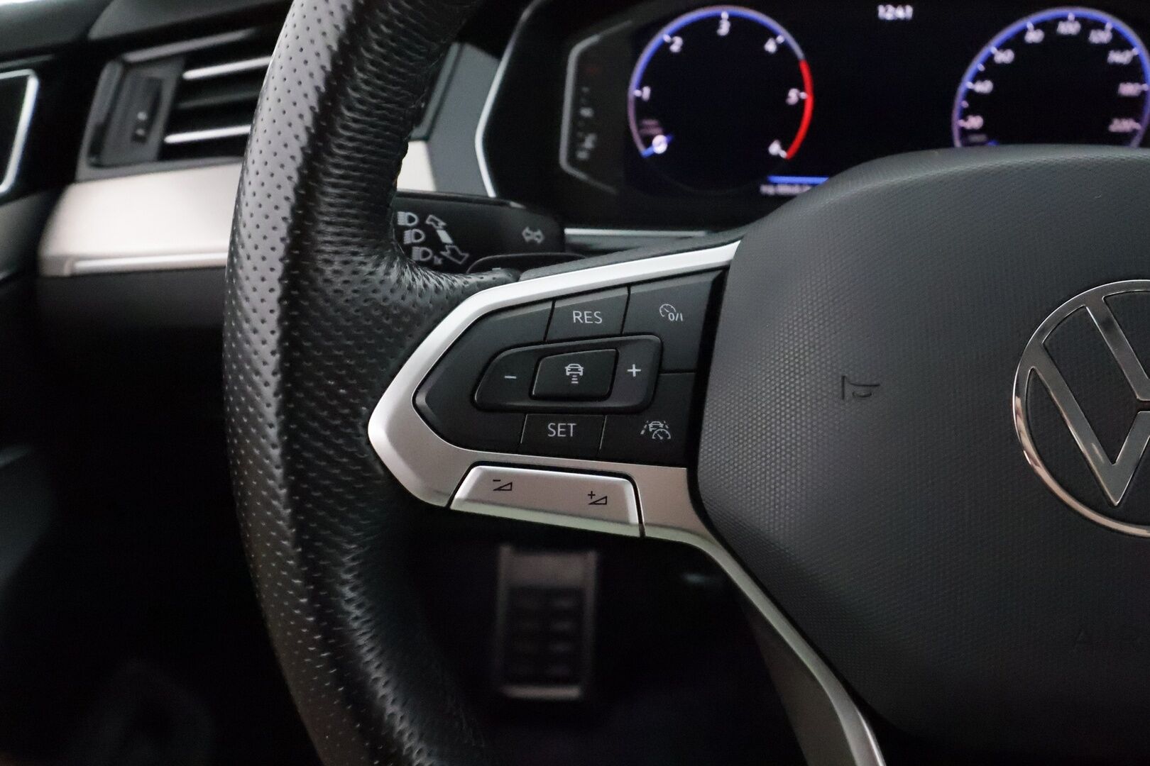 VOLKSWAGEN PASSAT 2021 Variant Alltrack 2,0 TDI SCR 147 kW 4MOTION DSG **Webasto / Koukku / Adapt.Vakkari / Matrix-LED / P.kamera / Navi** - Digimittari / Merkkihuollettu / Kahdet Renkaat