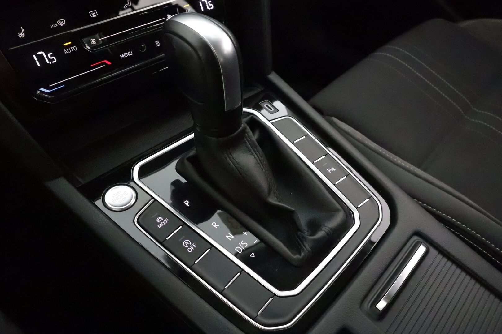 VOLKSWAGEN PASSAT 2021 Variant Alltrack 2,0 TDI SCR 147 kW 4MOTION DSG **Webasto / Koukku / Adapt.Vakkari / Matrix-LED / P.kamera / Navi** - Digimittari / Merkkihuollettu / Kahdet Renkaat